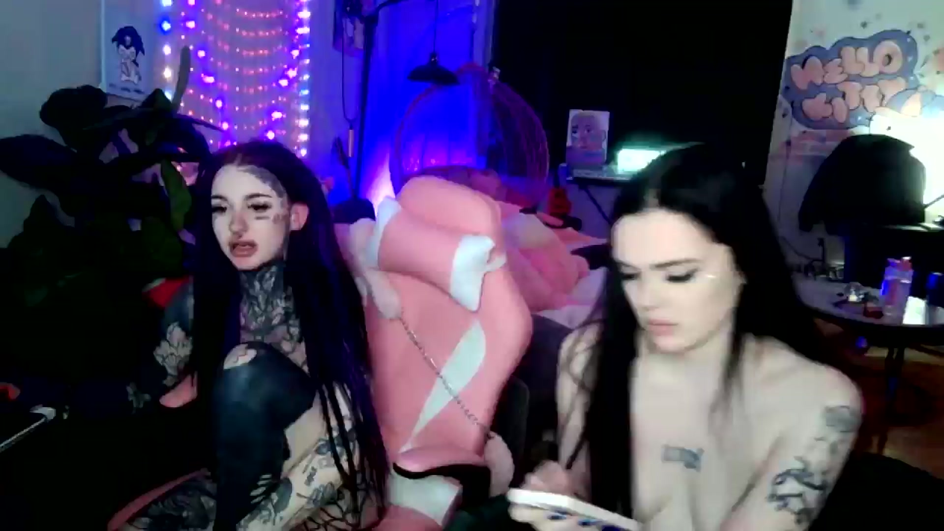 Gallery image thumbnail from AngelLips321's myfreecams stream on, 02/02/2025, 24:16 image 15 of 20