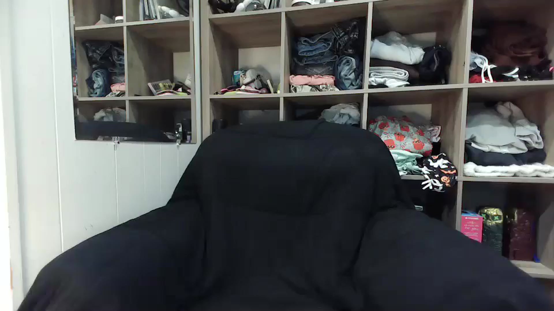 Gallery image thumbnail from AngelLips321's myfreecams stream on, 06/13/2025, 02:41 image 12 of 20