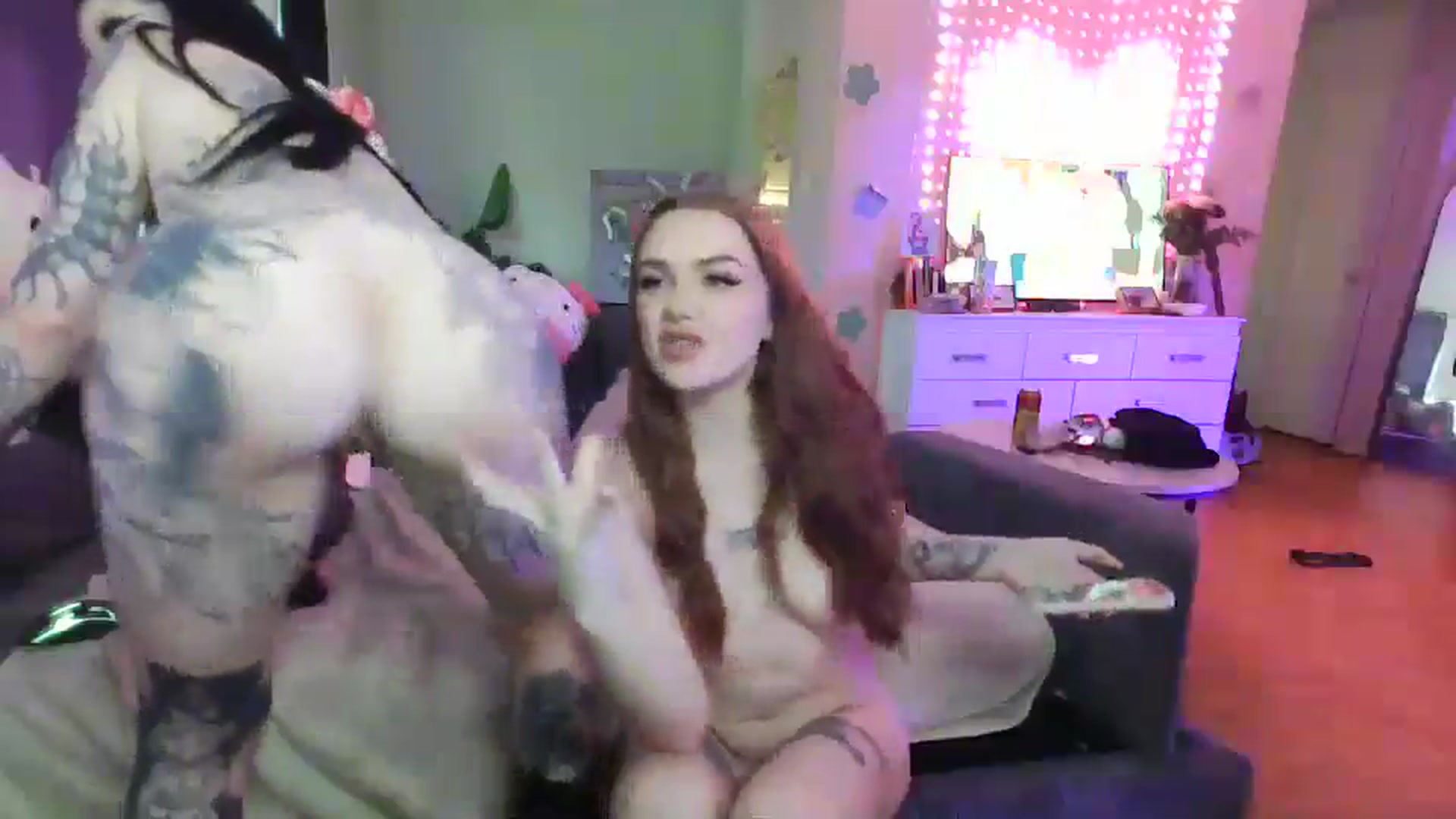 Gallery image thumbnail from AngelLips321's myfreecams stream on, 06/25/2025, 24:00 image 16 of 20