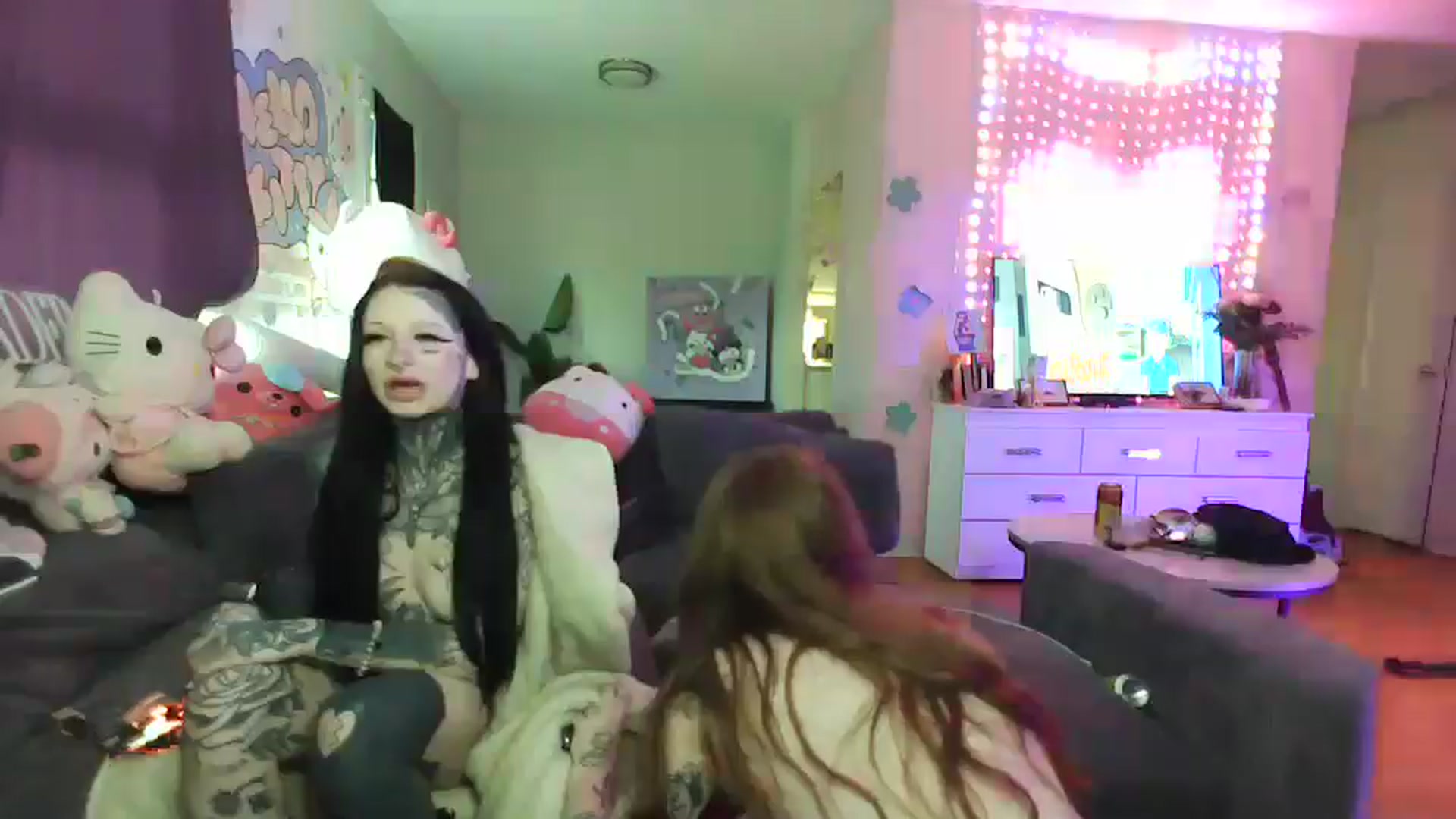 Gallery image thumbnail from AngelLips321's myfreecams stream on, 06/25/2025, 24:00 image 20 of 20