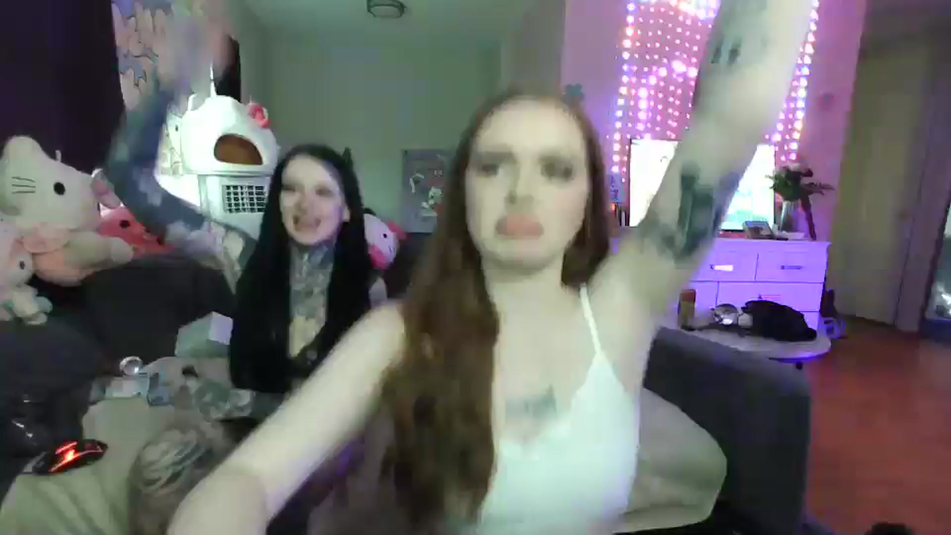 Gallery image thumbnail from AngelLips321's myfreecams stream on, 06/25/2025, 24:00 image 1 of 20