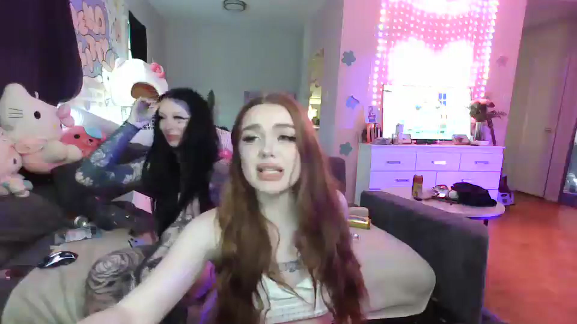 Gallery image thumbnail from AngelLips321's myfreecams stream on, 06/25/2025, 24:00 image 7 of 20