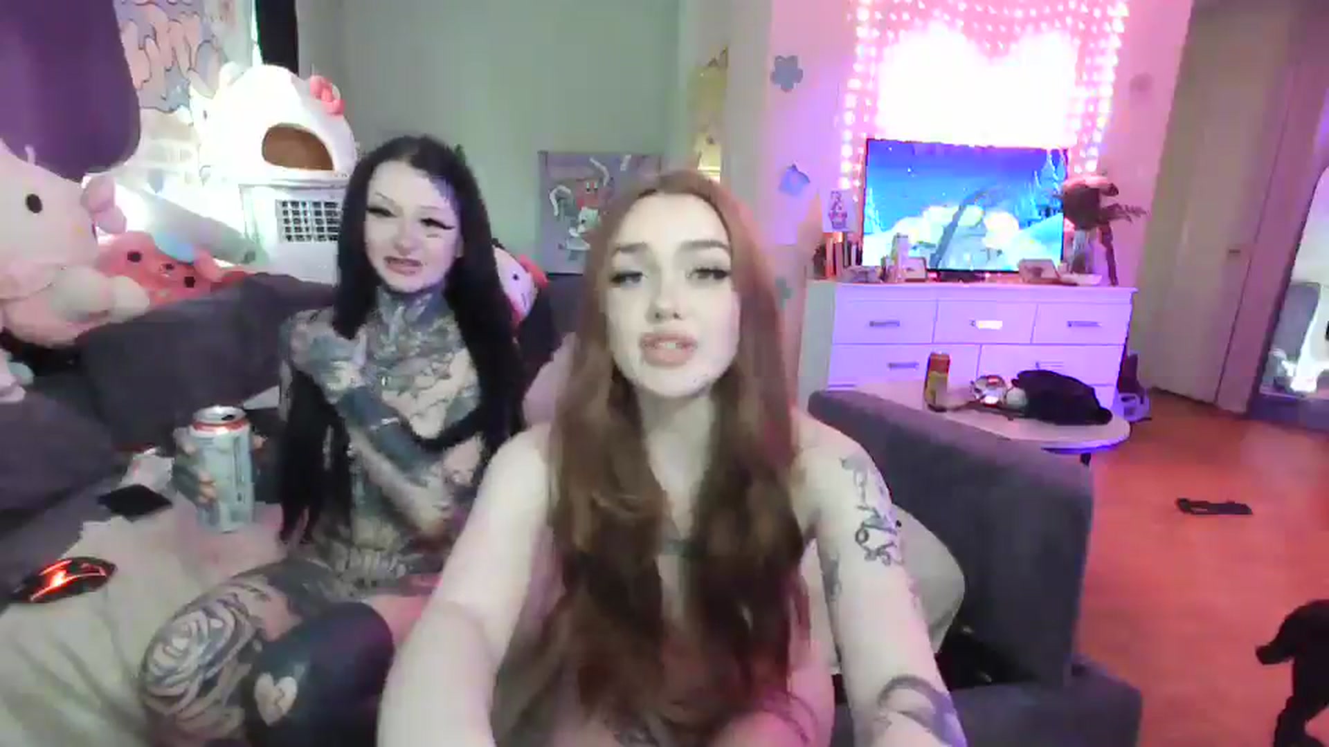 Gallery image thumbnail from AngelLips321's myfreecams stream on, 06/25/2025, 24:00 image 14 of 20