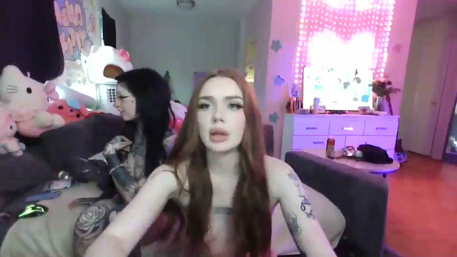 Gallery image thumbnail from AngelLips321's myfreecams stream on, 06/25/2025, 24:00 image 9 of 20