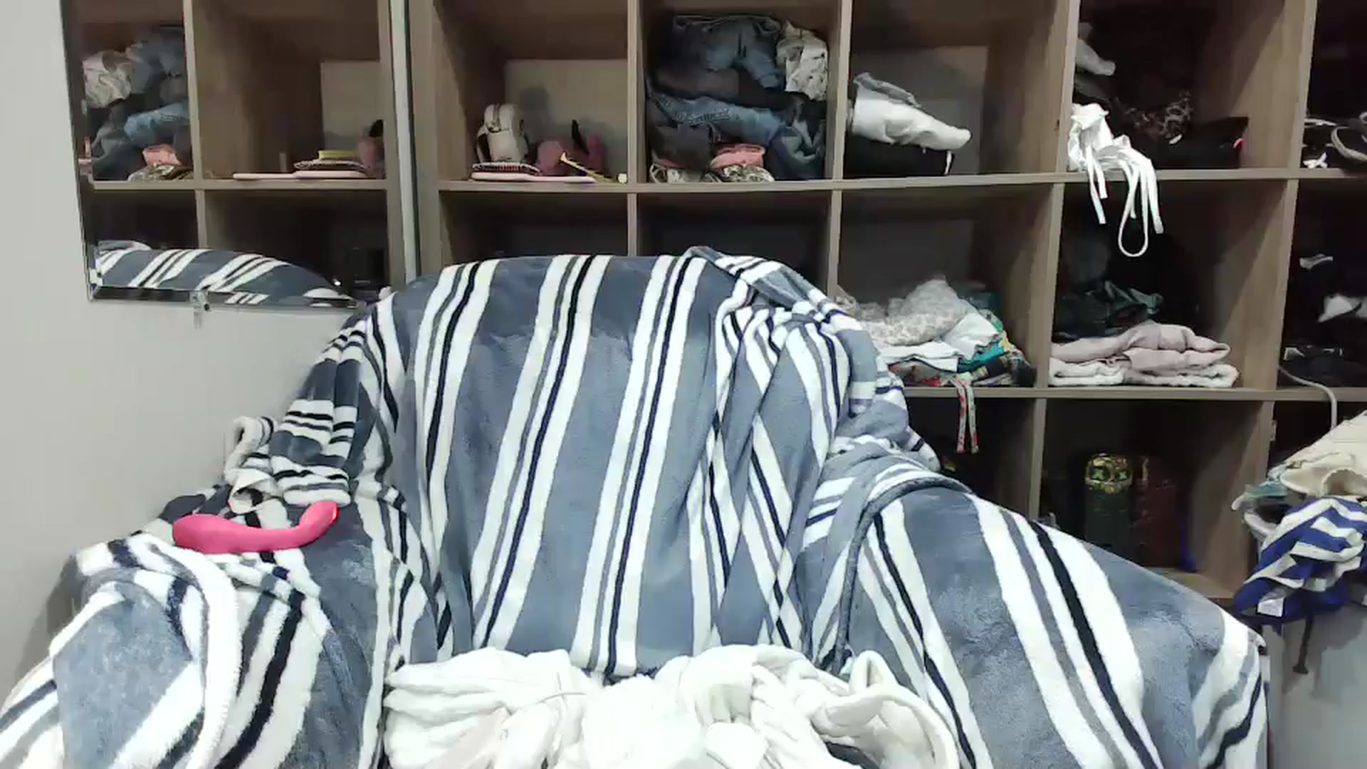 Gallery image thumbnail from AngelLips321's myfreecams stream on, 07/11/2025, 17:17 image 18 of 20