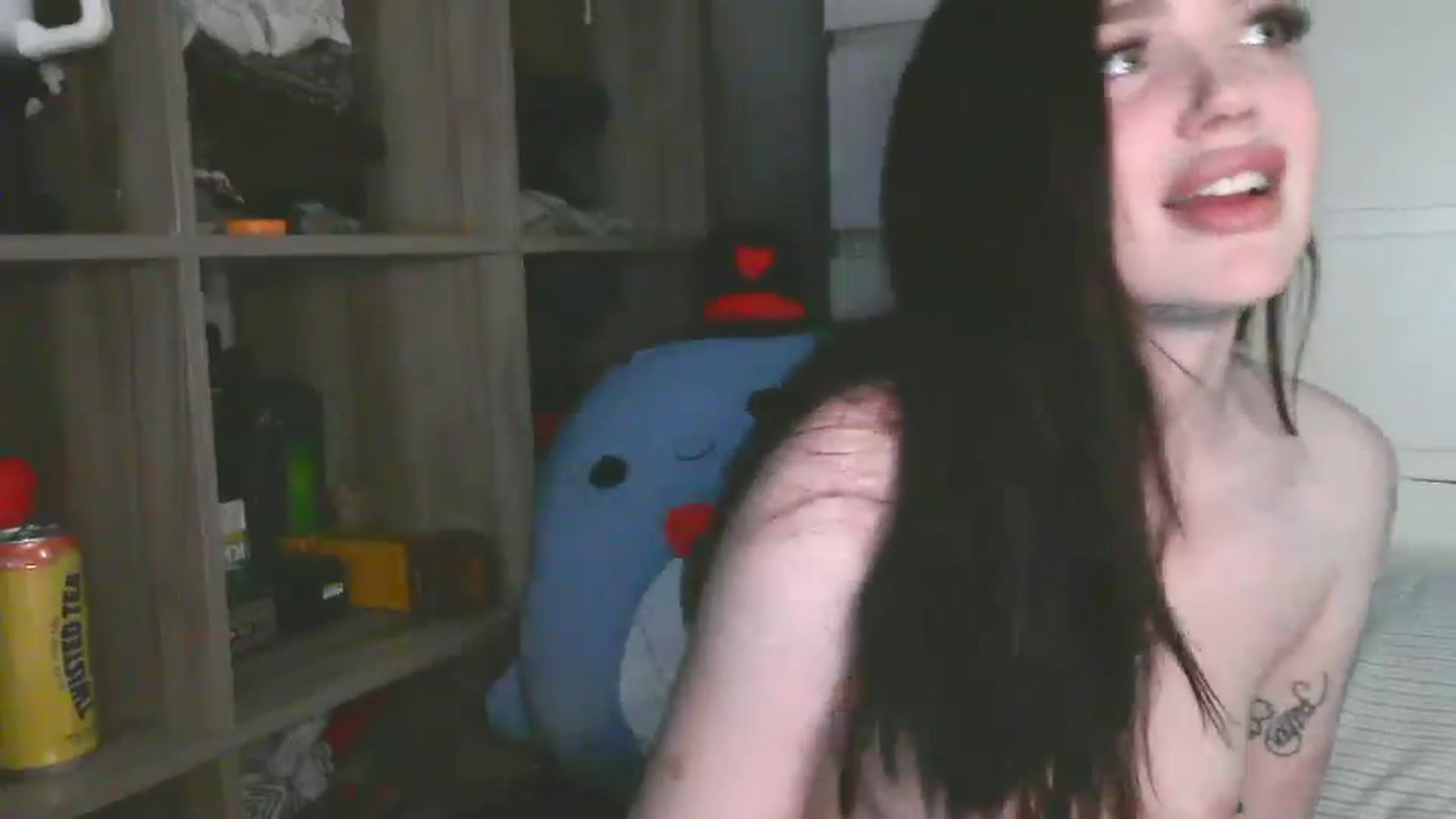 Gallery image thumbnail from AngelLips321's myfreecams stream on, 04/16/2026, 19:46 image 16 of 20