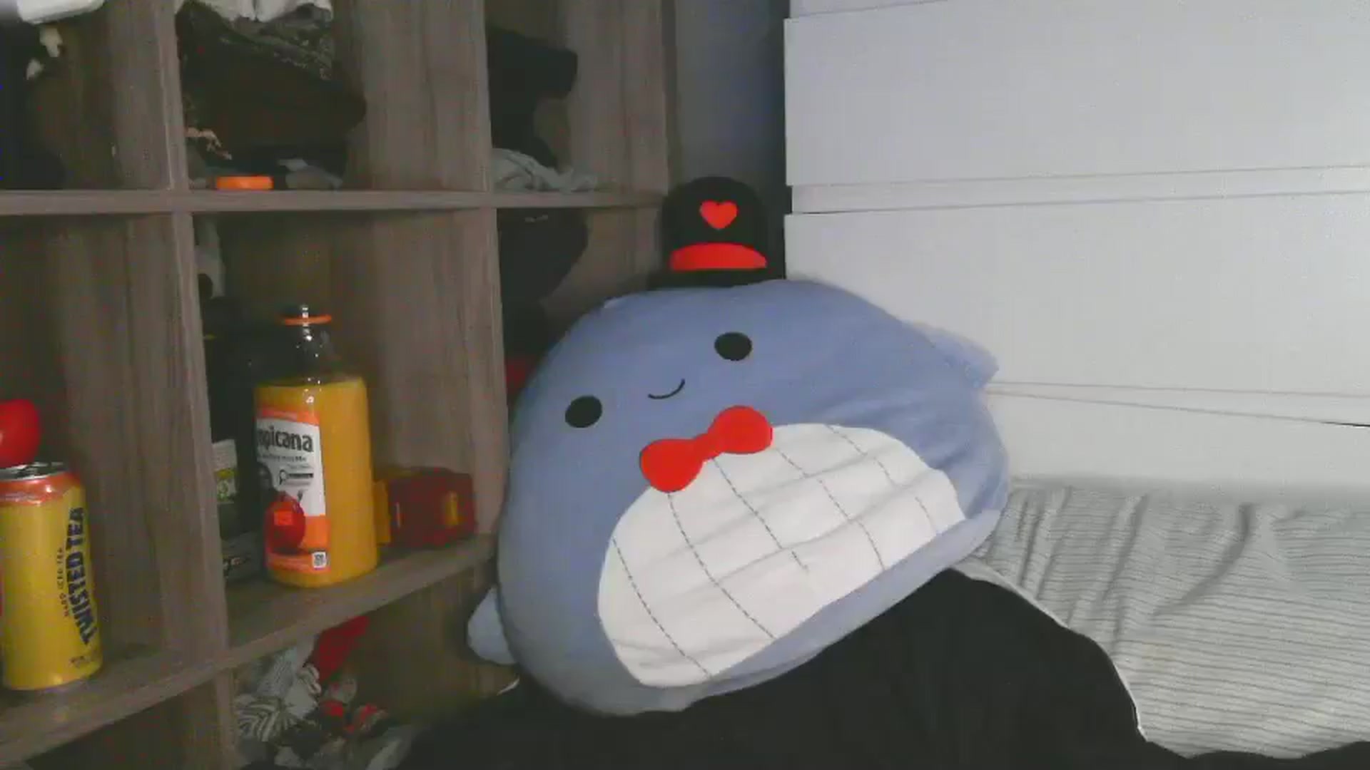 Gallery image thumbnail from AngelLips321's myfreecams stream on, 04/16/2026, 19:46 image 8 of 20