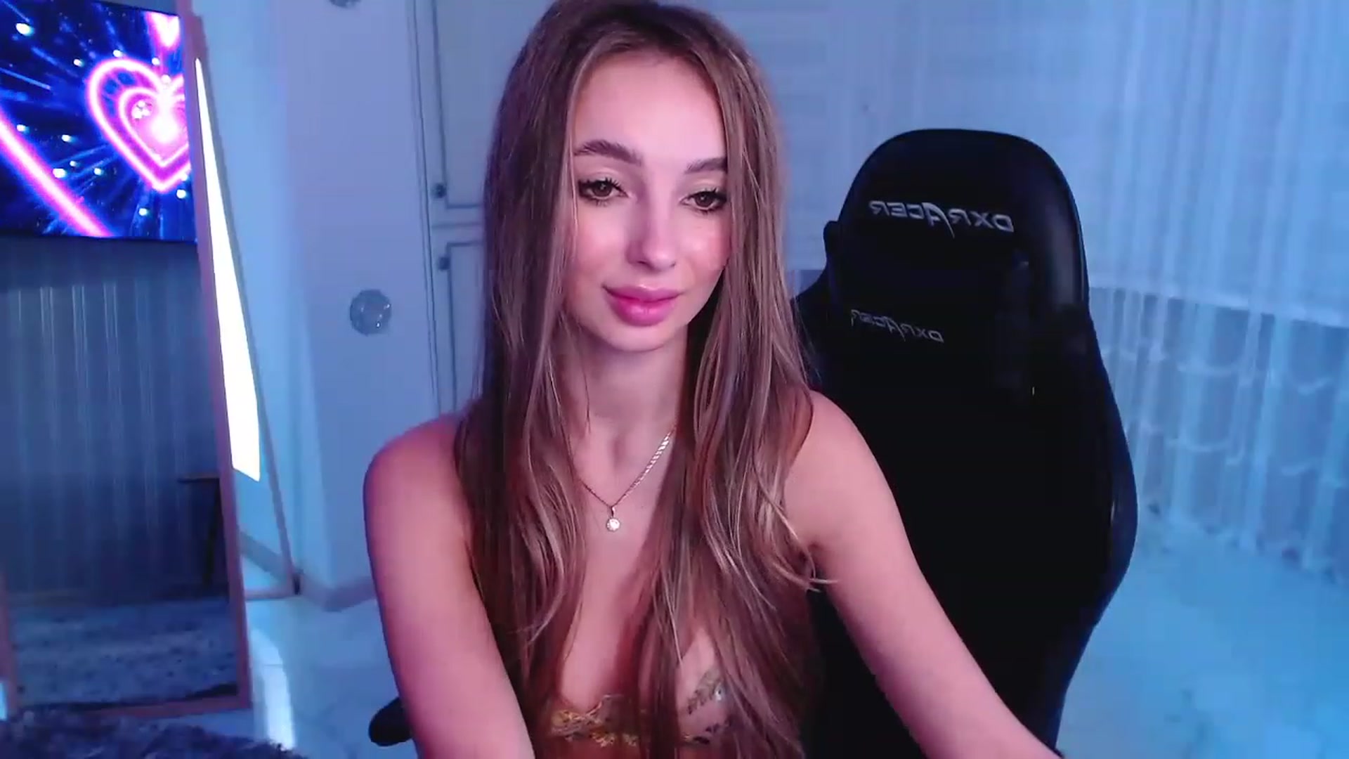 Gallery image thumbnail from AngelLove__'s myfreecams stream on, 12/01/2022, 23:49 image 16 of 20