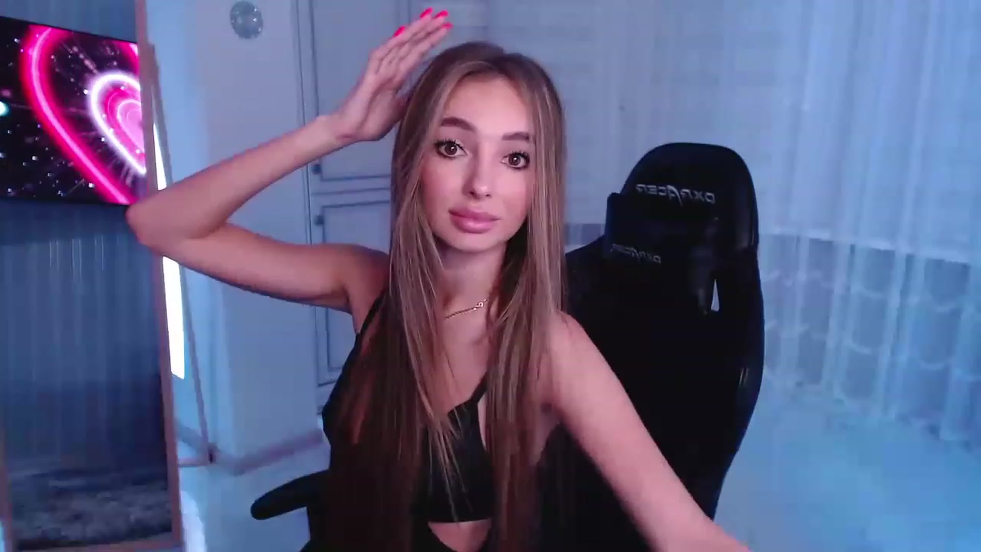 Gallery image thumbnail from AngelLove__'s myfreecams stream on, 12/04/2022, 18:47 image 5 of 20