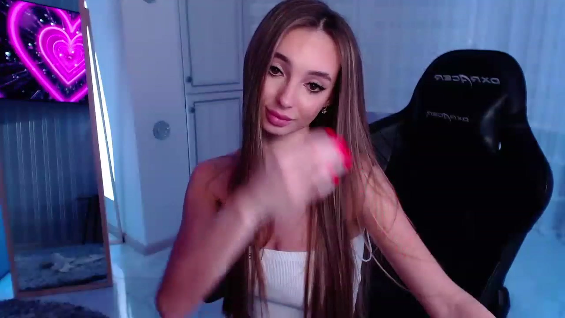 Gallery image thumbnail from AngelLove__'s myfreecams stream on, 12/25/2022, 22:35 image 16 of 20
