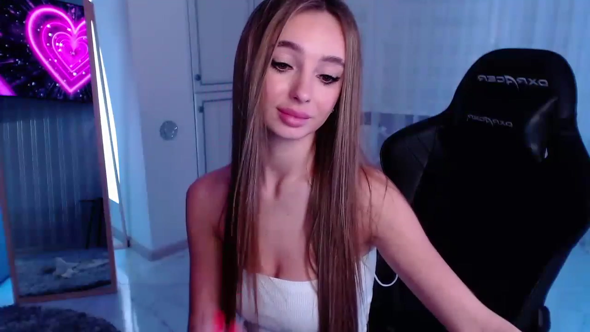 Gallery image thumbnail from AngelLove__'s myfreecams stream on, 12/25/2022, 23:26 image 7 of 20