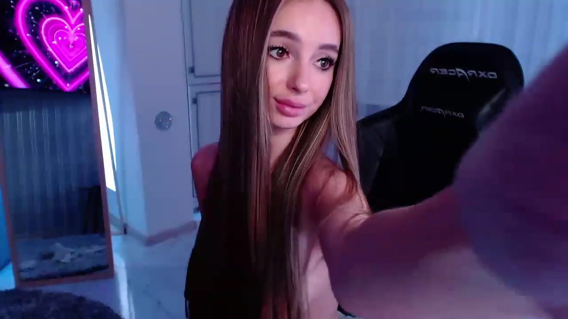 Gallery image thumbnail from AngelLove__'s myfreecams stream on, 12/25/2022, 23:26 image 17 of 20