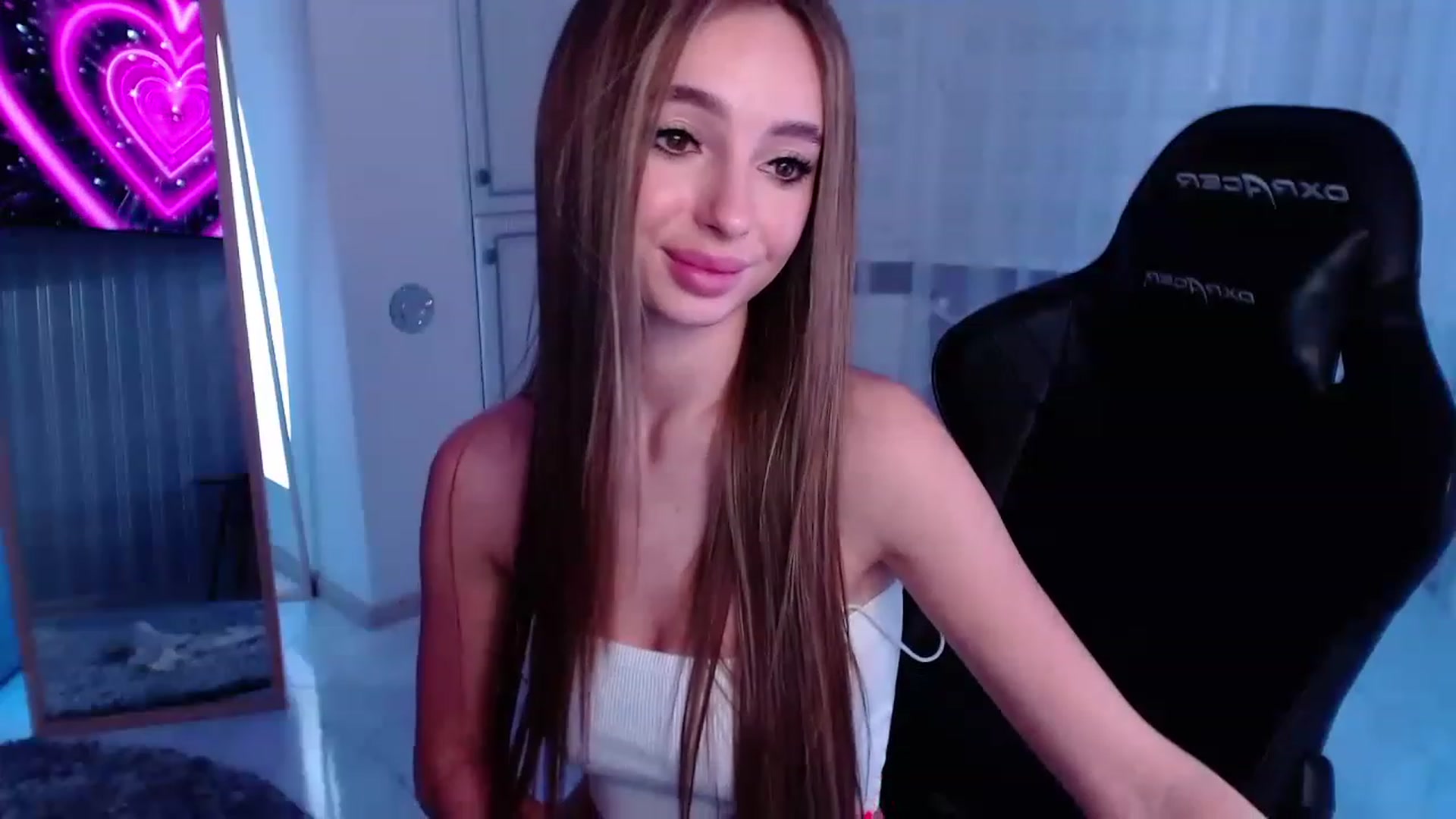 Gallery image thumbnail from AngelLove__'s myfreecams stream on, 12/25/2022, 23:26 image 4 of 20
