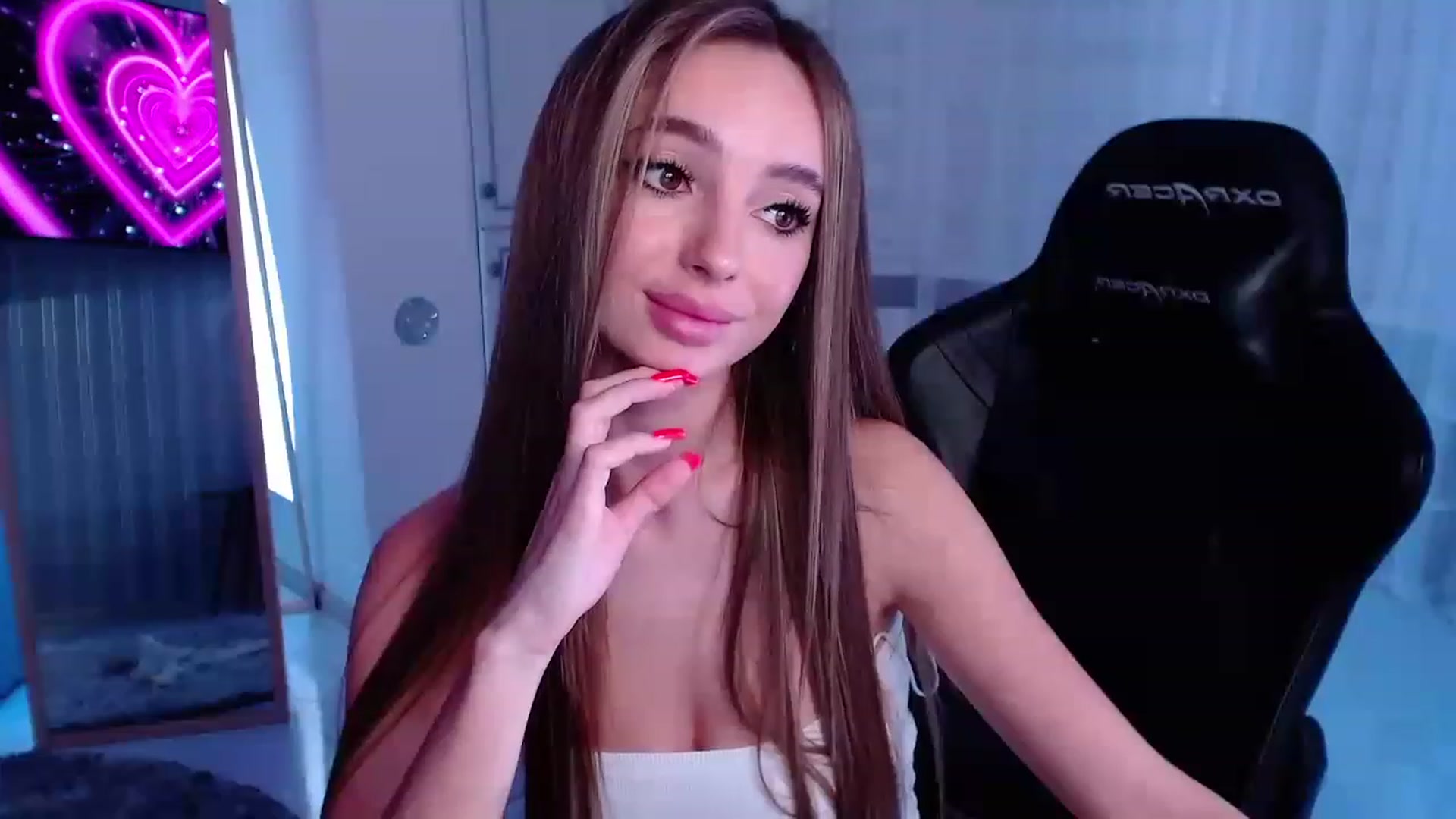 Gallery image thumbnail from AngelLove__'s myfreecams stream on, 12/25/2022, 23:26 image 10 of 20