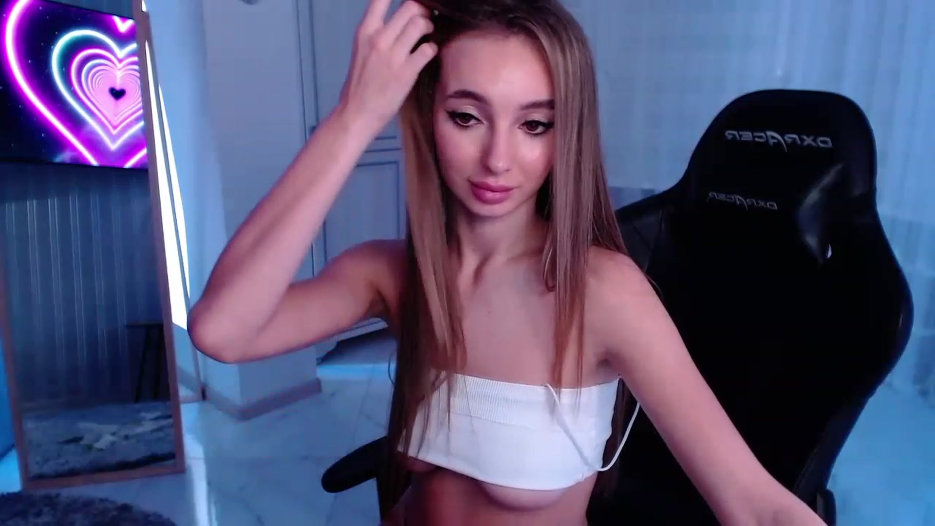 Gallery image thumbnail from AngelLove__'s myfreecams stream on, 12/26/2022, 01:09 image 7 of 20