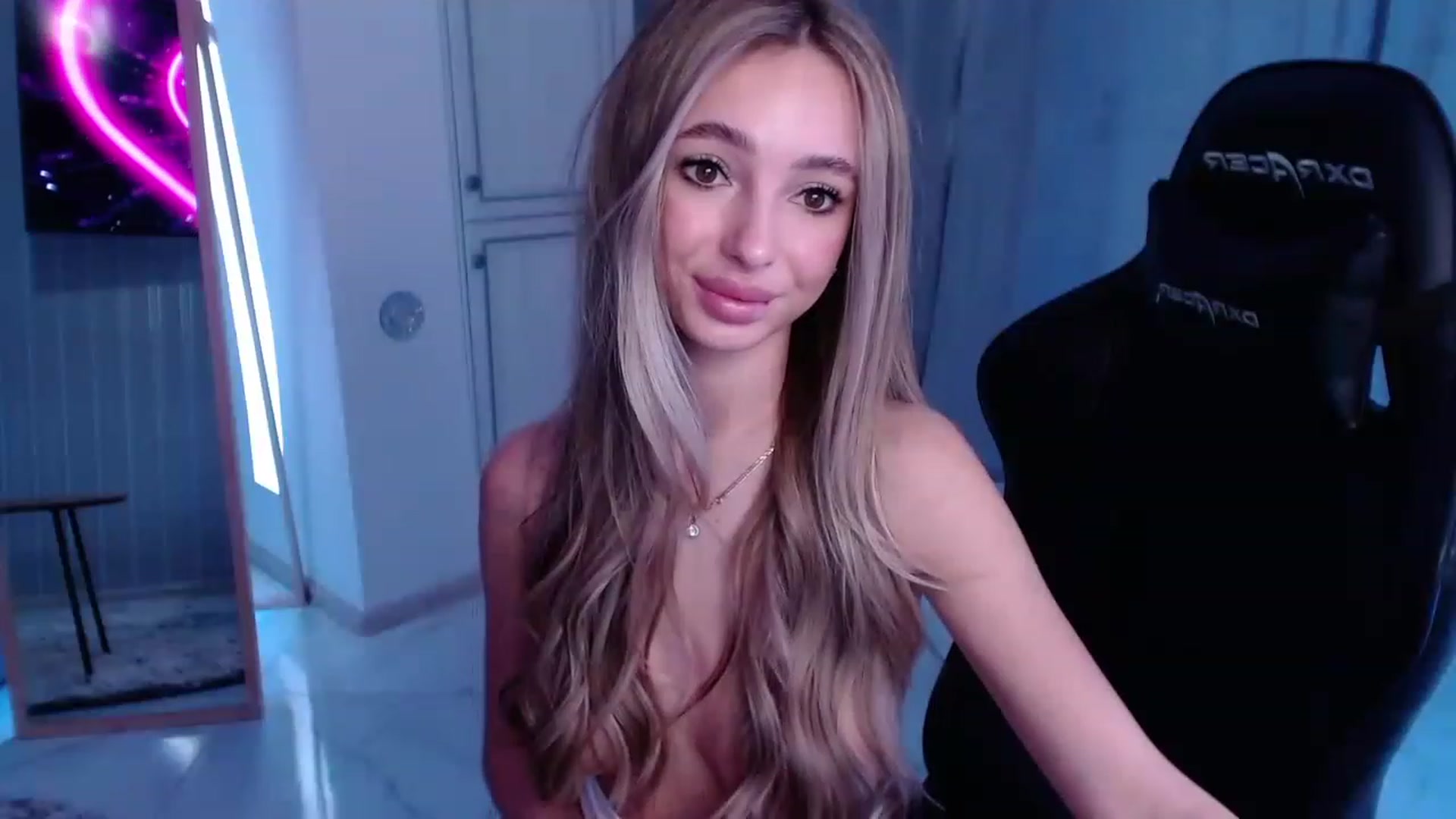 Gallery image thumbnail from AngelLove__'s myfreecams stream on, 02/01/2023, 11:12 image 6 of 20