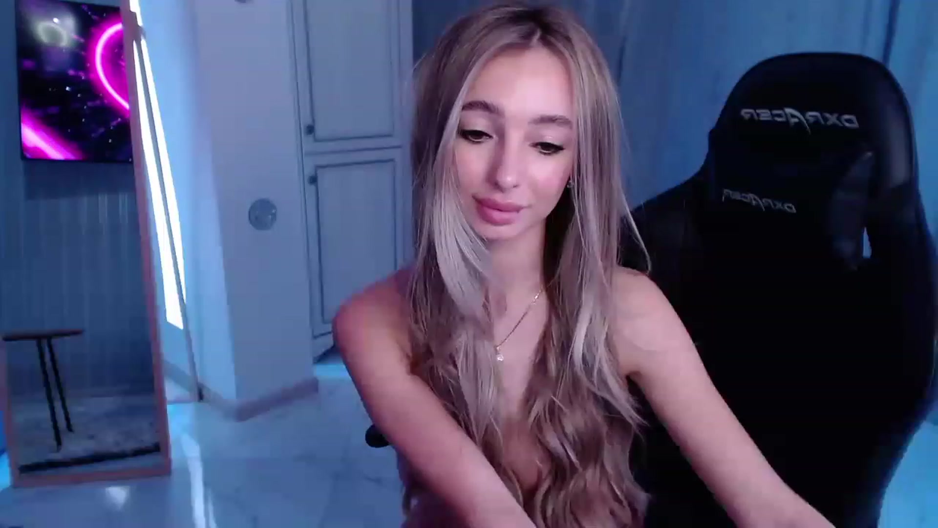 Gallery image thumbnail from AngelLove__'s myfreecams stream on, 02/01/2023, 11:12 image 19 of 20