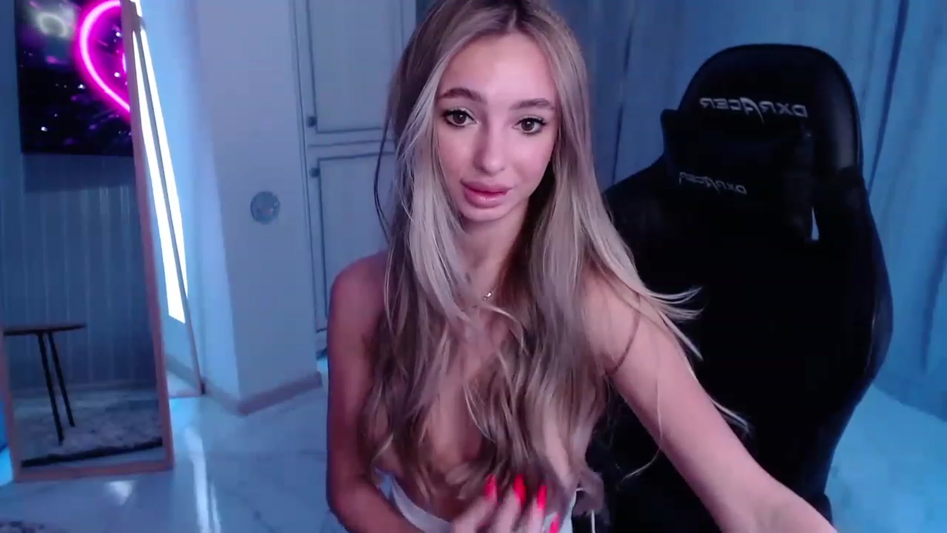 Gallery image thumbnail from AngelLove__'s myfreecams stream on, 02/01/2023, 11:12 image 2 of 20