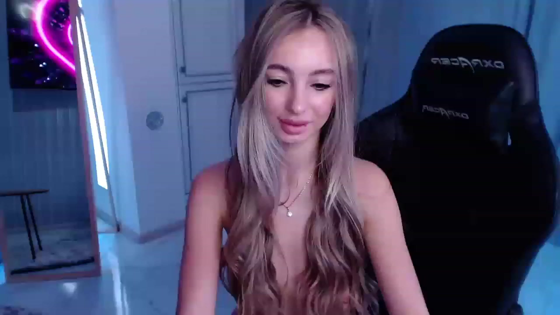 Gallery image thumbnail from AngelLove__'s myfreecams stream on, 02/01/2023, 12:04 image 1 of 20