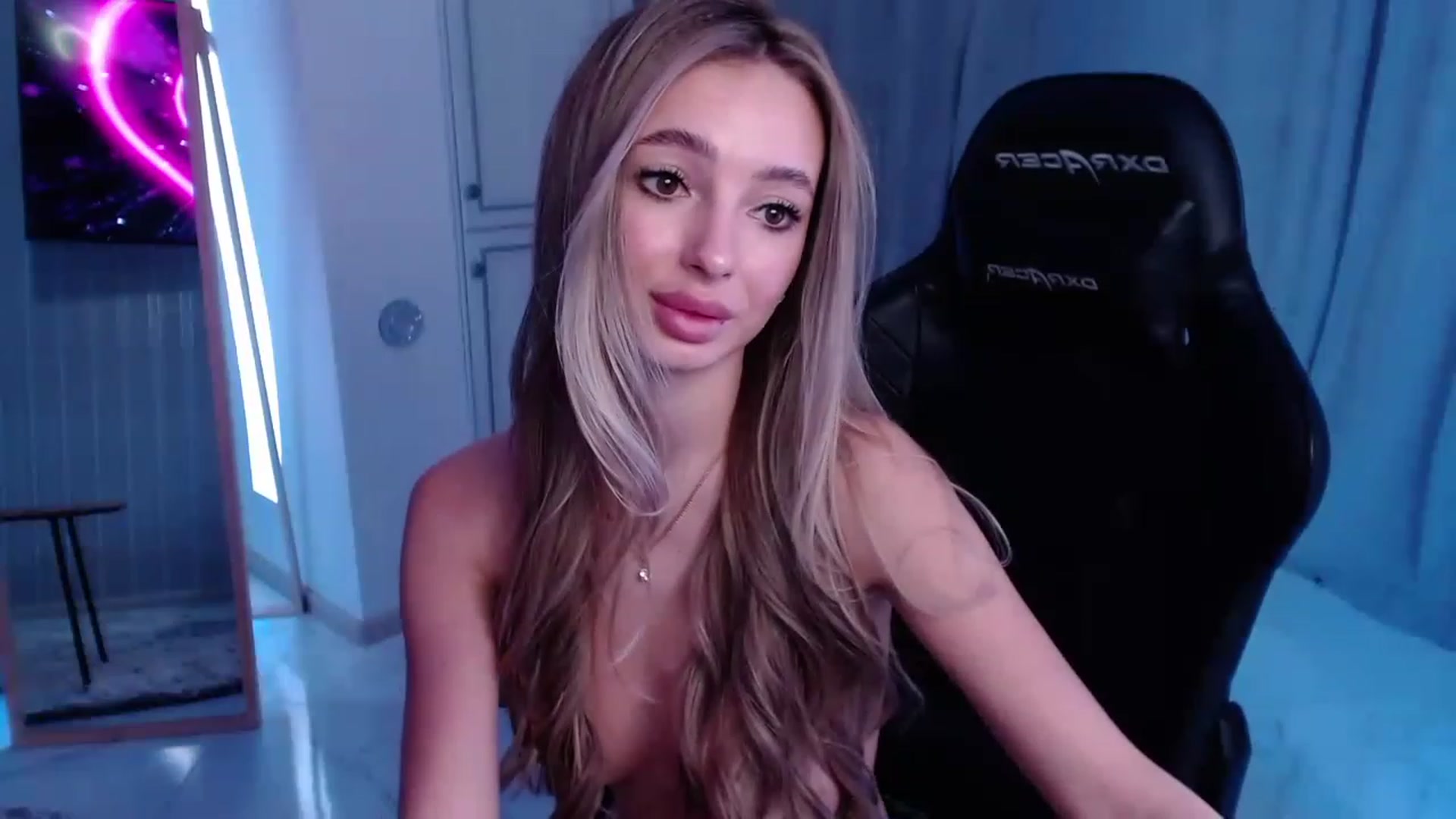 Gallery image thumbnail from AngelLove__'s myfreecams stream on, 02/01/2023, 12:04 image 11 of 20