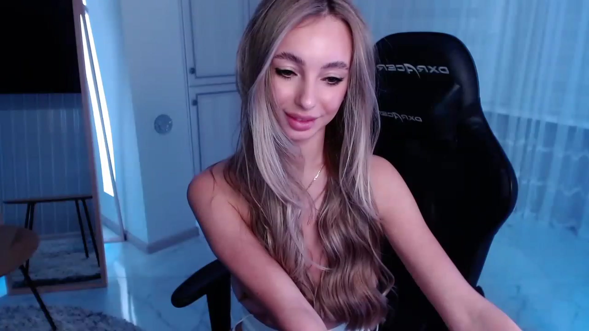 Gallery image thumbnail from AngelLove__'s myfreecams stream on, 02/01/2023, 19:24 image 16 of 20