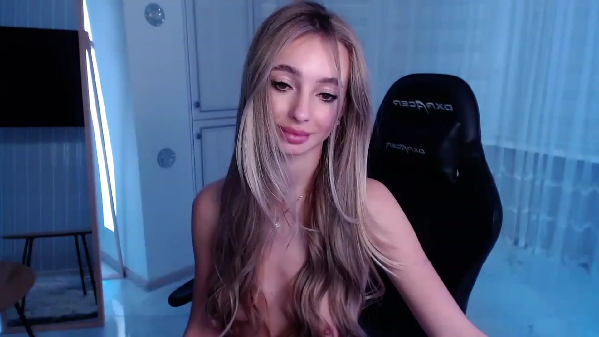 Gallery image thumbnail from AngelLove__'s myfreecams stream on, 02/01/2023, 21:03 image 11 of 20