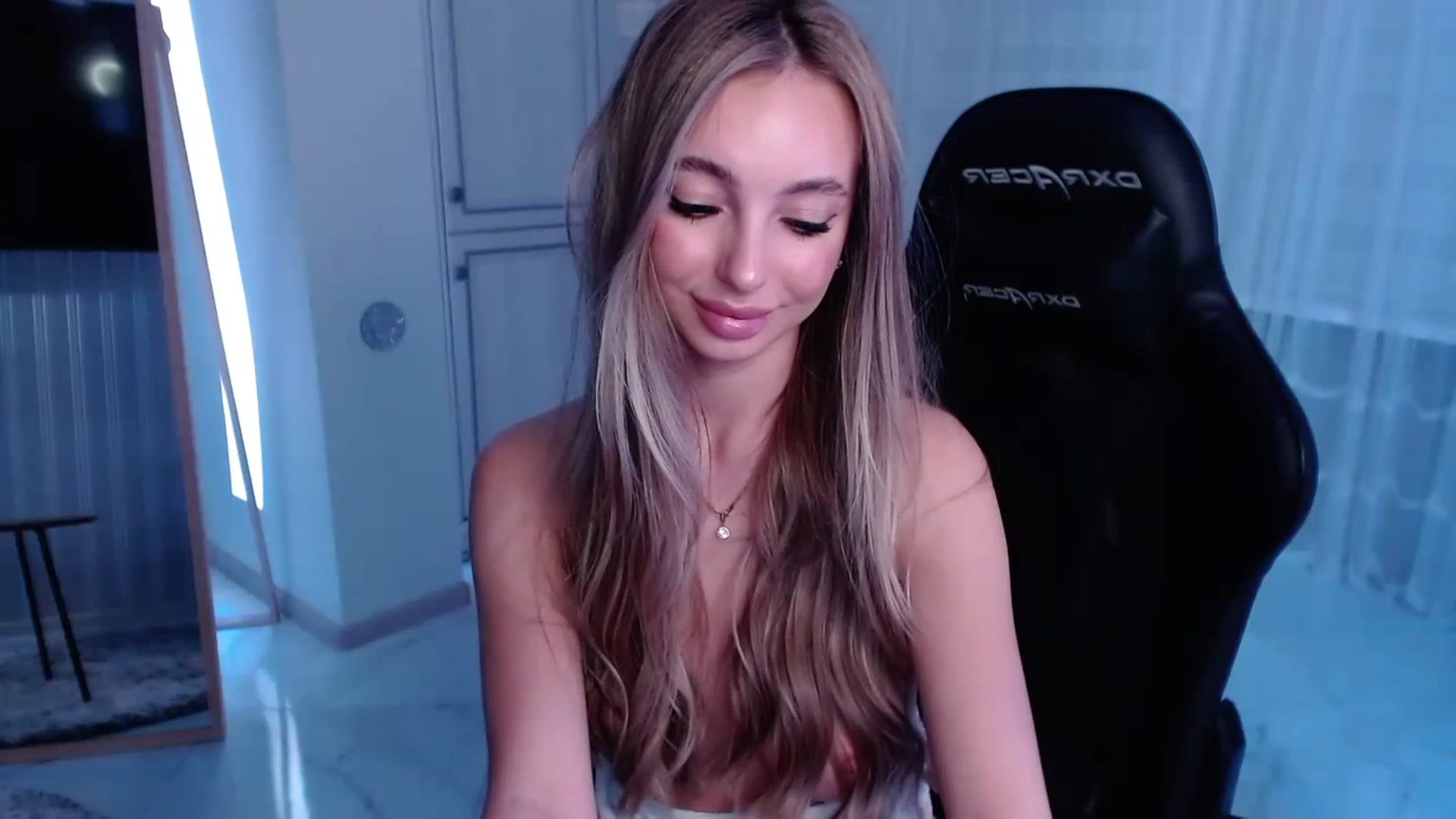 Gallery image thumbnail from AngelLove__'s myfreecams stream on, 02/02/2023, 22:42 image 5 of 20