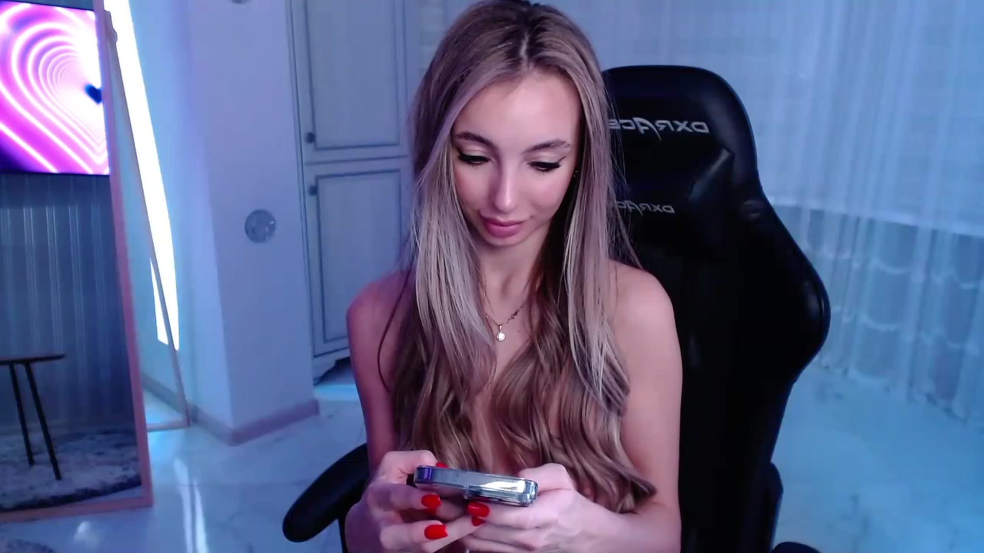 Gallery image thumbnail from AngelLove__'s myfreecams stream on, 02/03/2023, 24:08 image 6 of 20