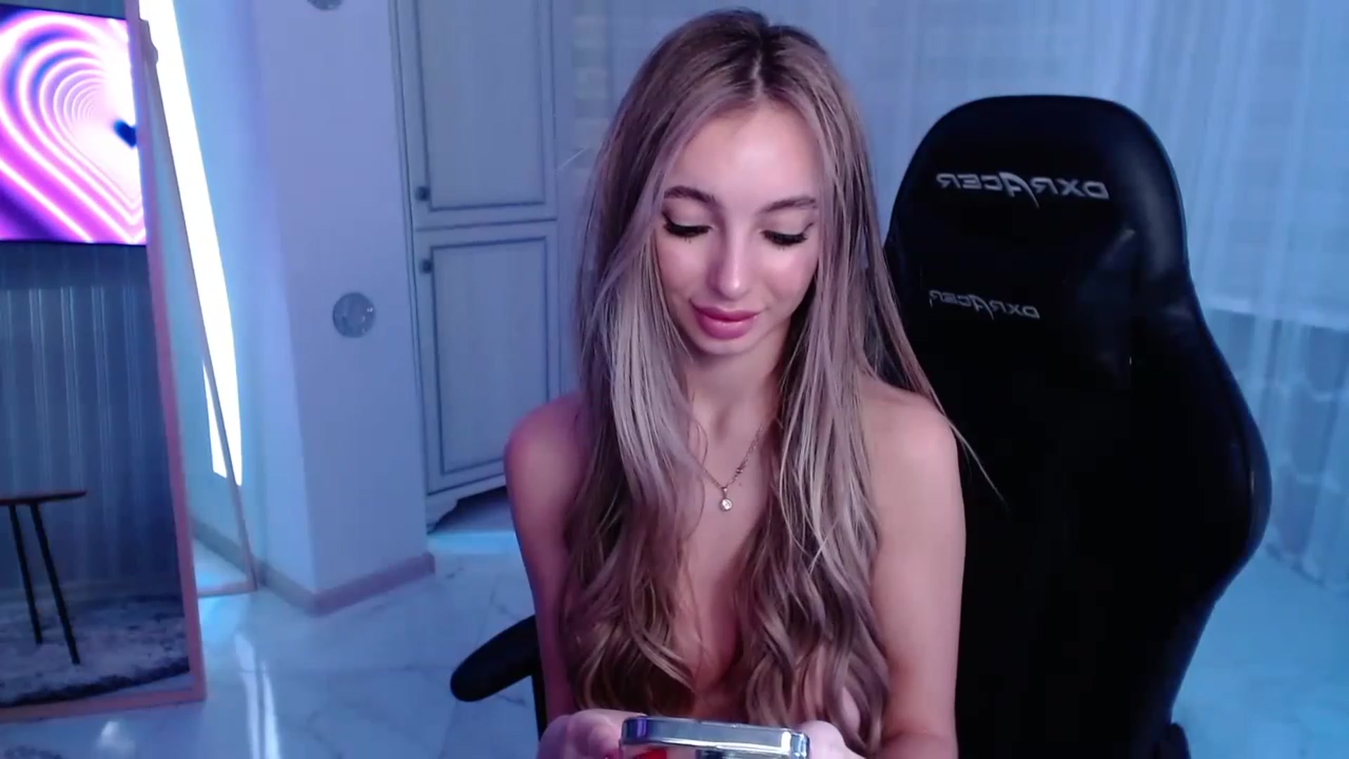 Gallery image thumbnail from AngelLove__'s myfreecams stream on, 02/03/2023, 24:08 image 10 of 20