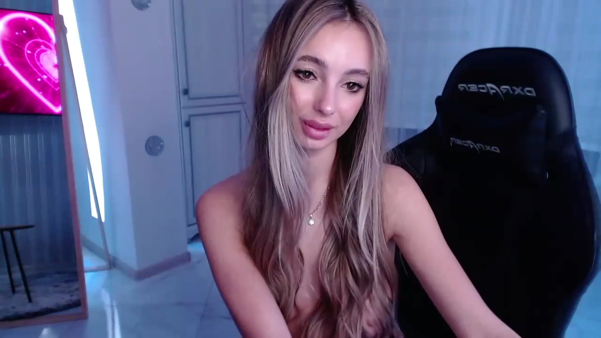 Gallery image thumbnail from AngelLove__'s myfreecams stream on, 02/03/2023, 02:15 image 6 of 20