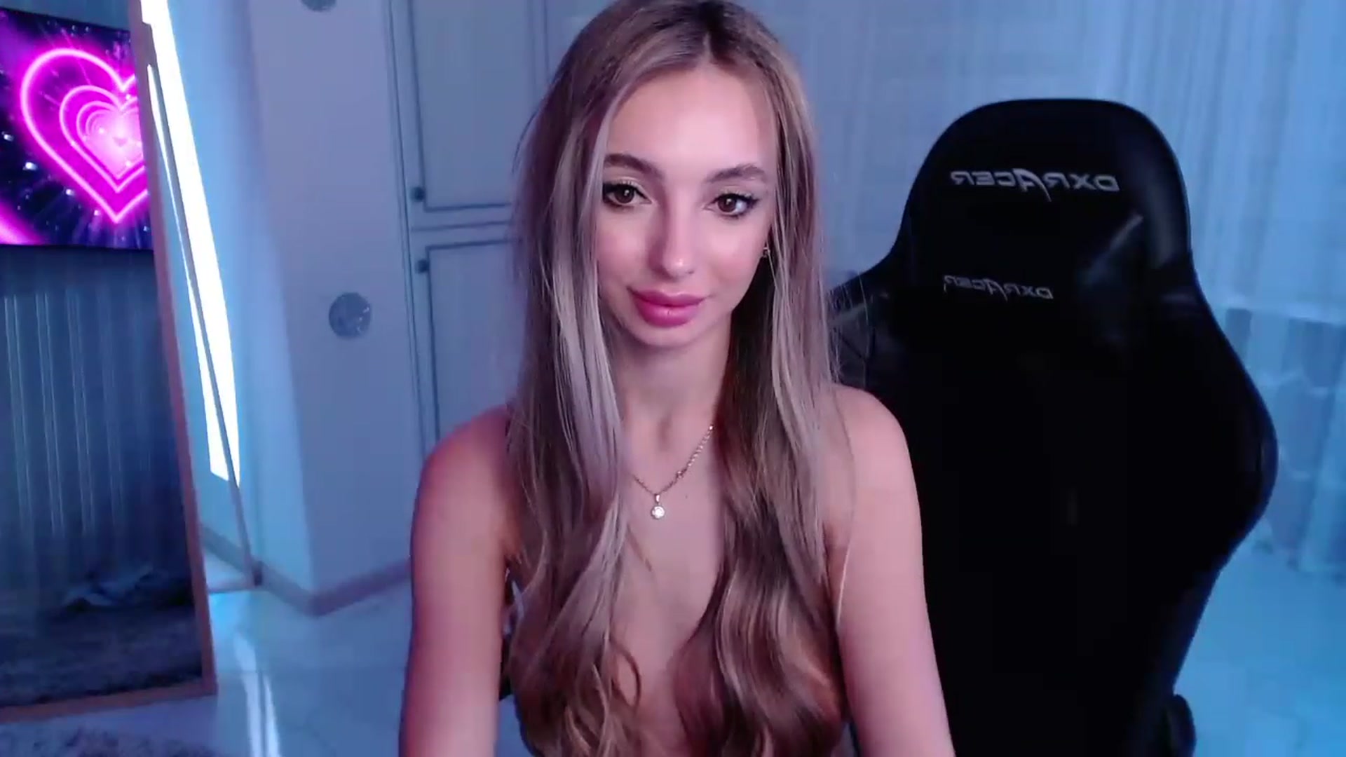 Gallery image thumbnail from AngelLove__'s myfreecams stream on, 02/04/2023, 01:23 image 18 of 20