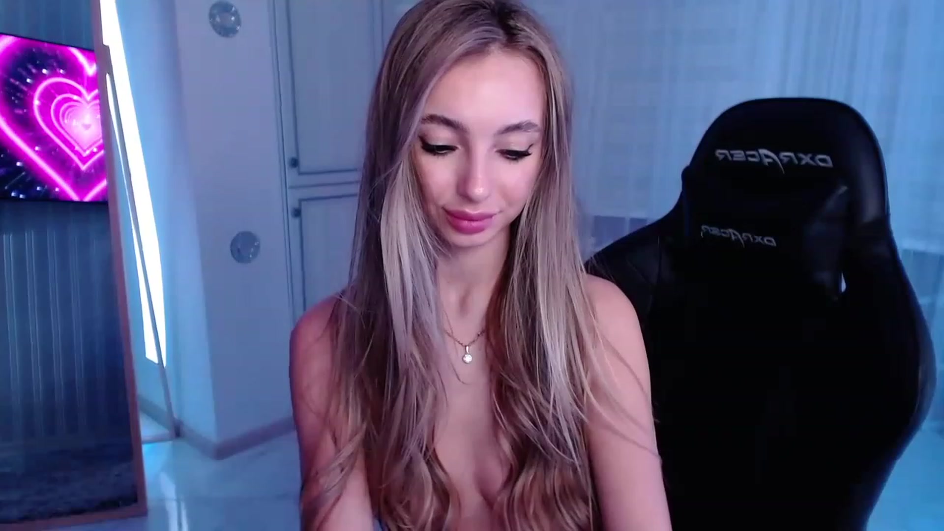 Gallery image thumbnail from AngelLove__'s myfreecams stream on, 02/04/2023, 01:23 image 1 of 20