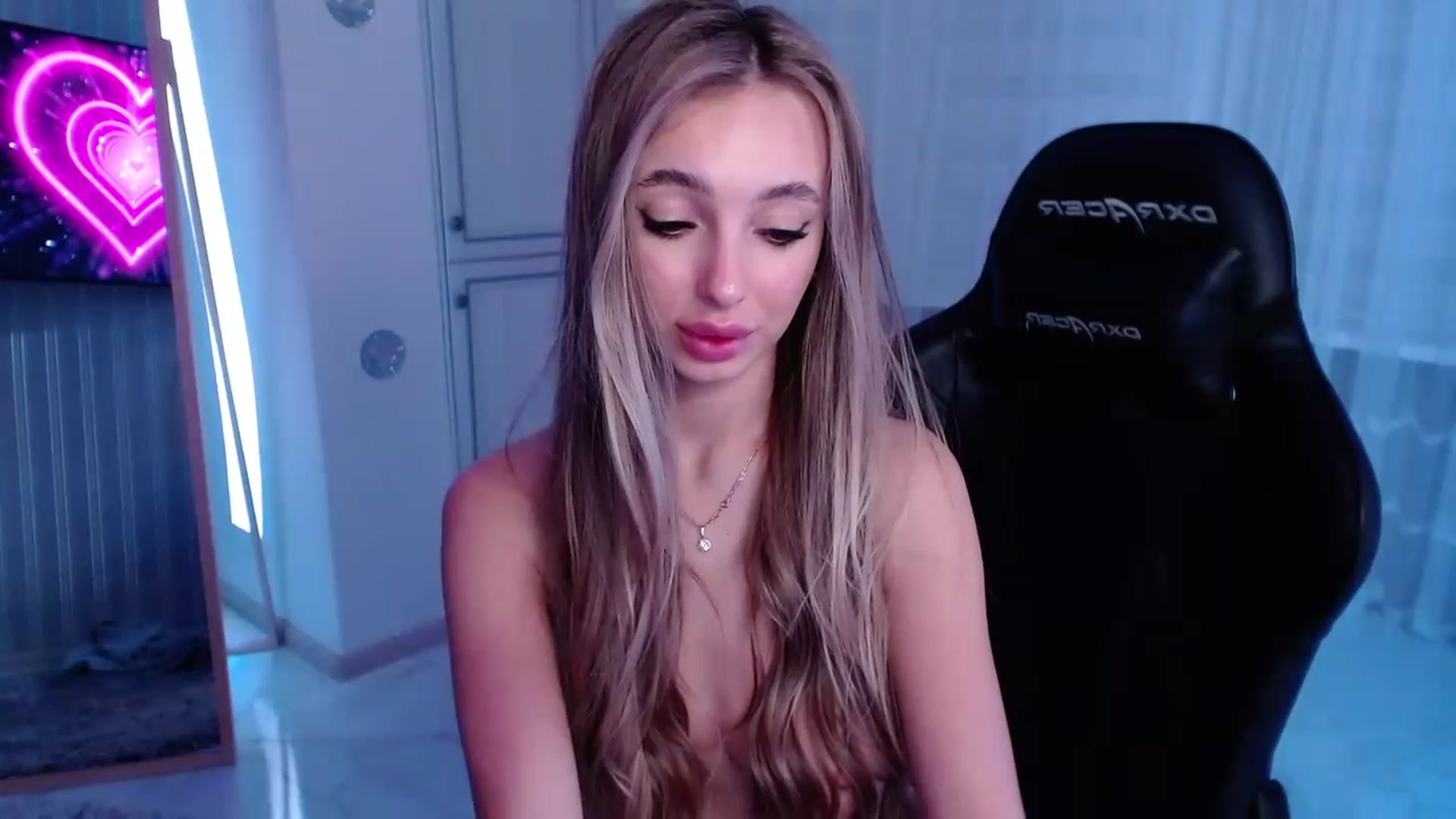 Gallery image thumbnail from AngelLove__'s myfreecams stream on, 02/04/2023, 02:53 image 1 of 20