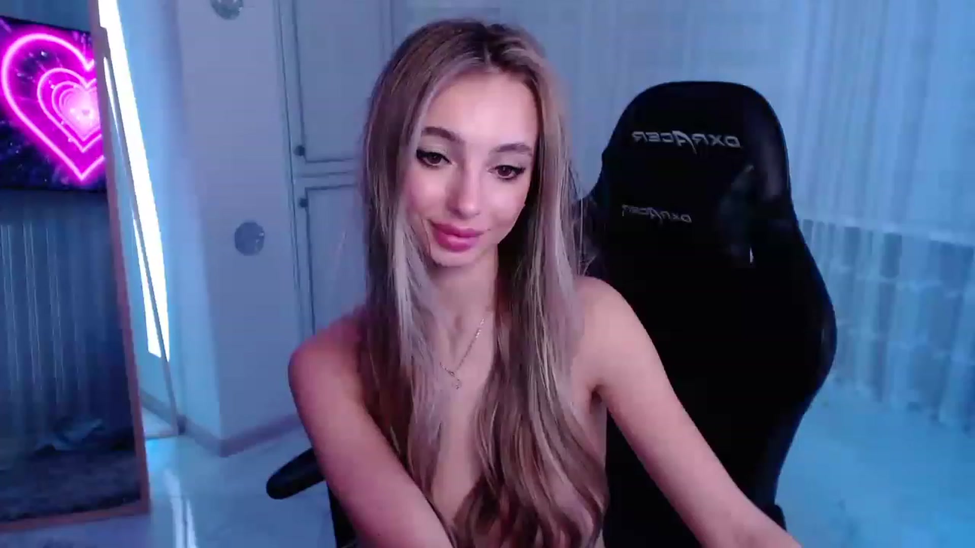 Gallery image thumbnail from AngelLove__'s myfreecams stream on, 02/04/2023, 02:53 image 7 of 20