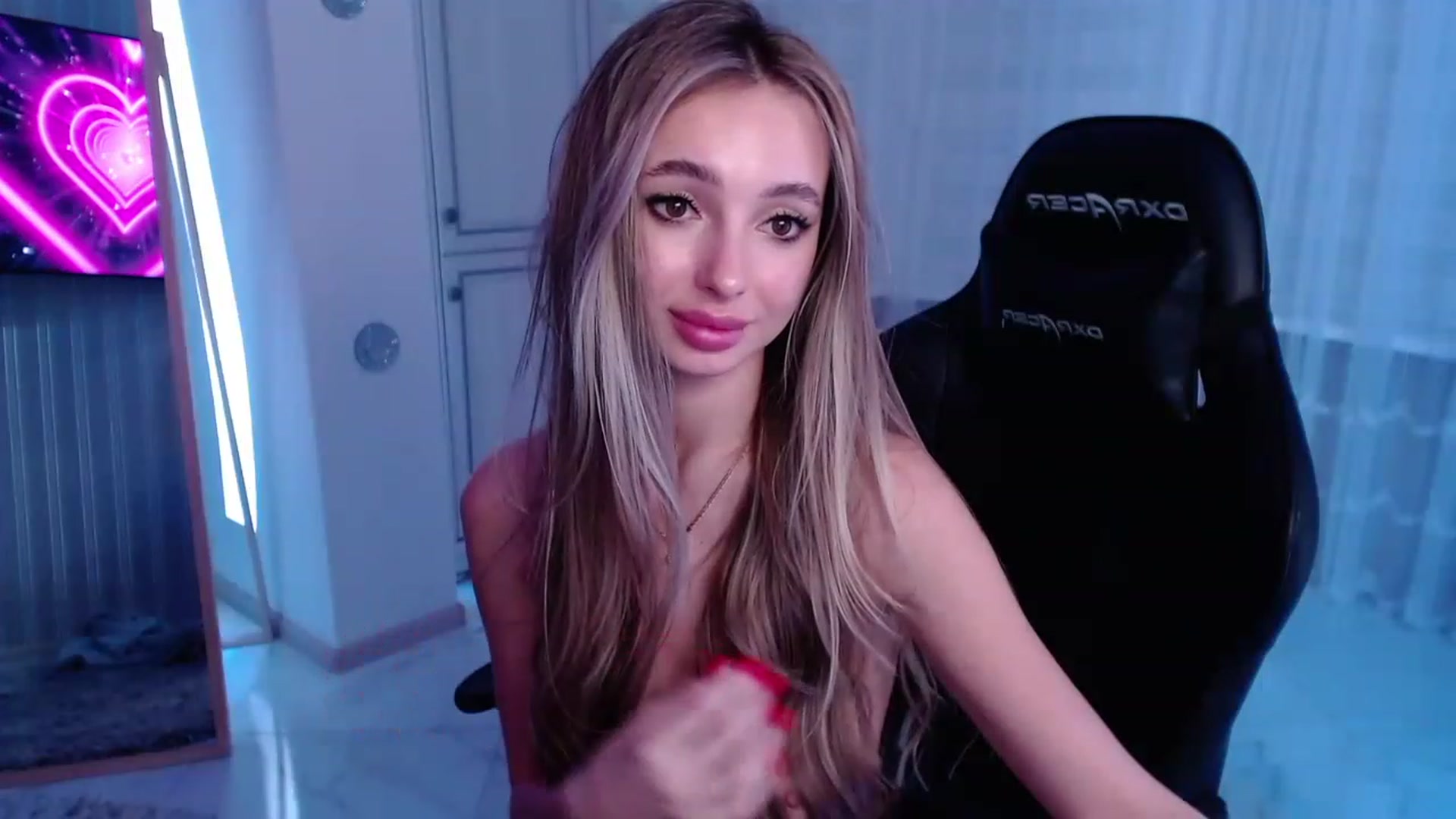 Gallery image thumbnail from AngelLove__'s myfreecams stream on, 02/04/2023, 02:53 image 14 of 20