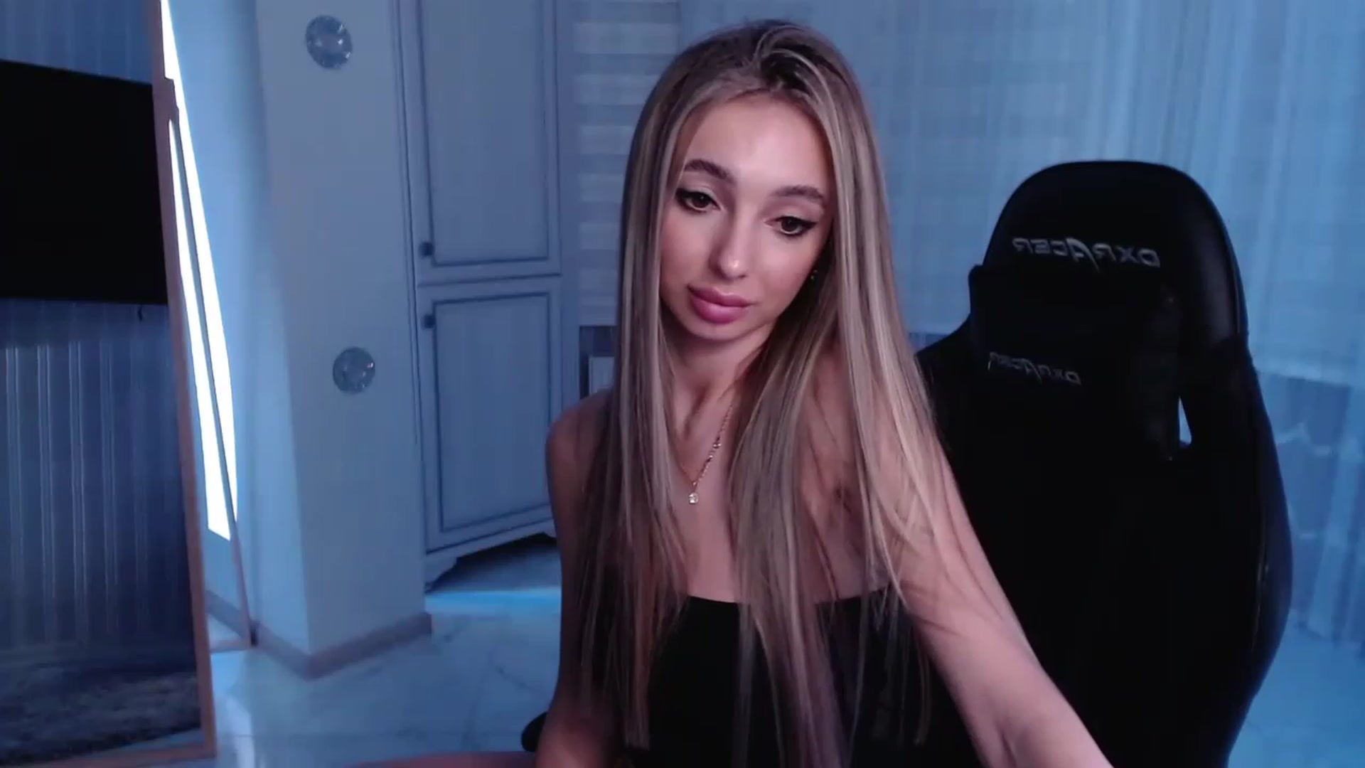 Gallery image thumbnail from AngelLove__'s myfreecams stream on, 02/05/2023, 24:30 image 12 of 20