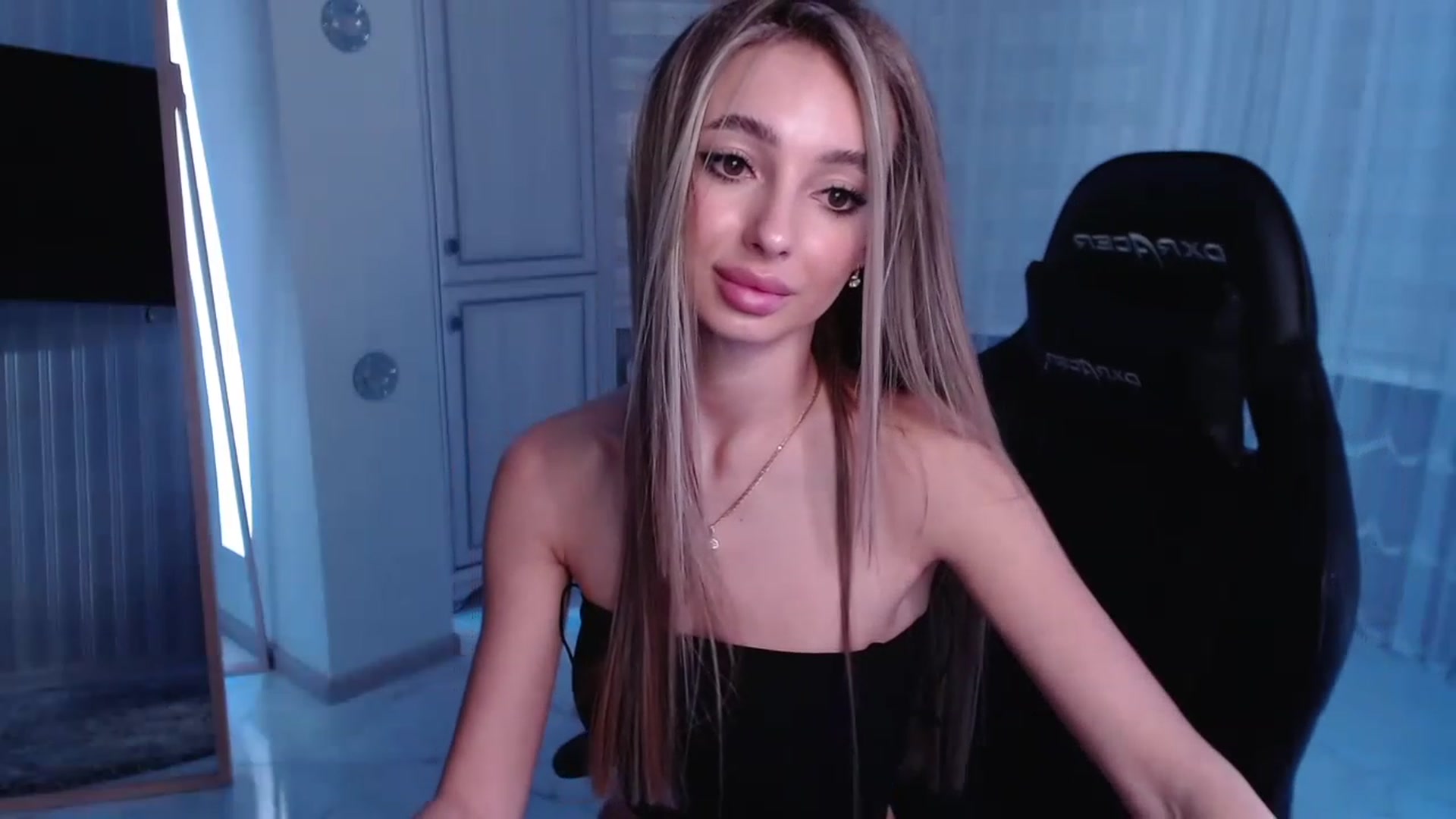 Gallery image thumbnail from AngelLove__'s myfreecams stream on, 02/05/2023, 24:35 image 9 of 20