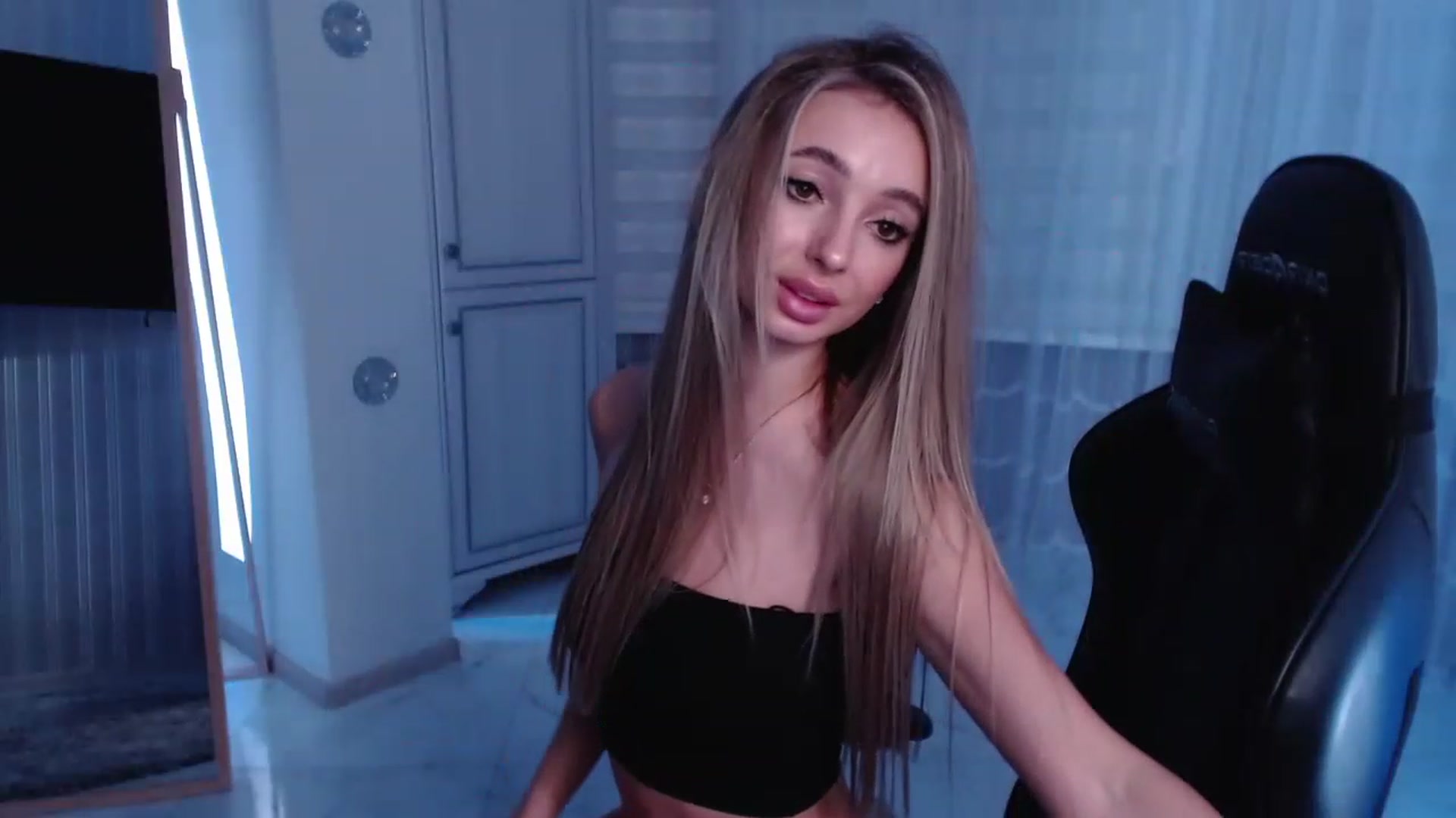 Gallery image thumbnail from AngelLove__'s myfreecams stream on, 02/05/2023, 24:35 image 15 of 20