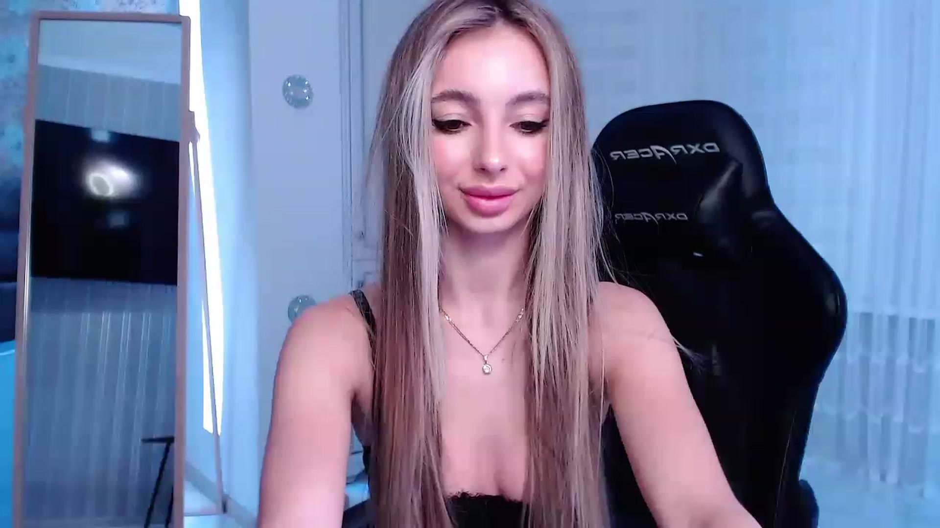 Gallery image thumbnail from AngelLove__'s myfreecams stream on, 02/07/2023, 24:32 image 8 of 20