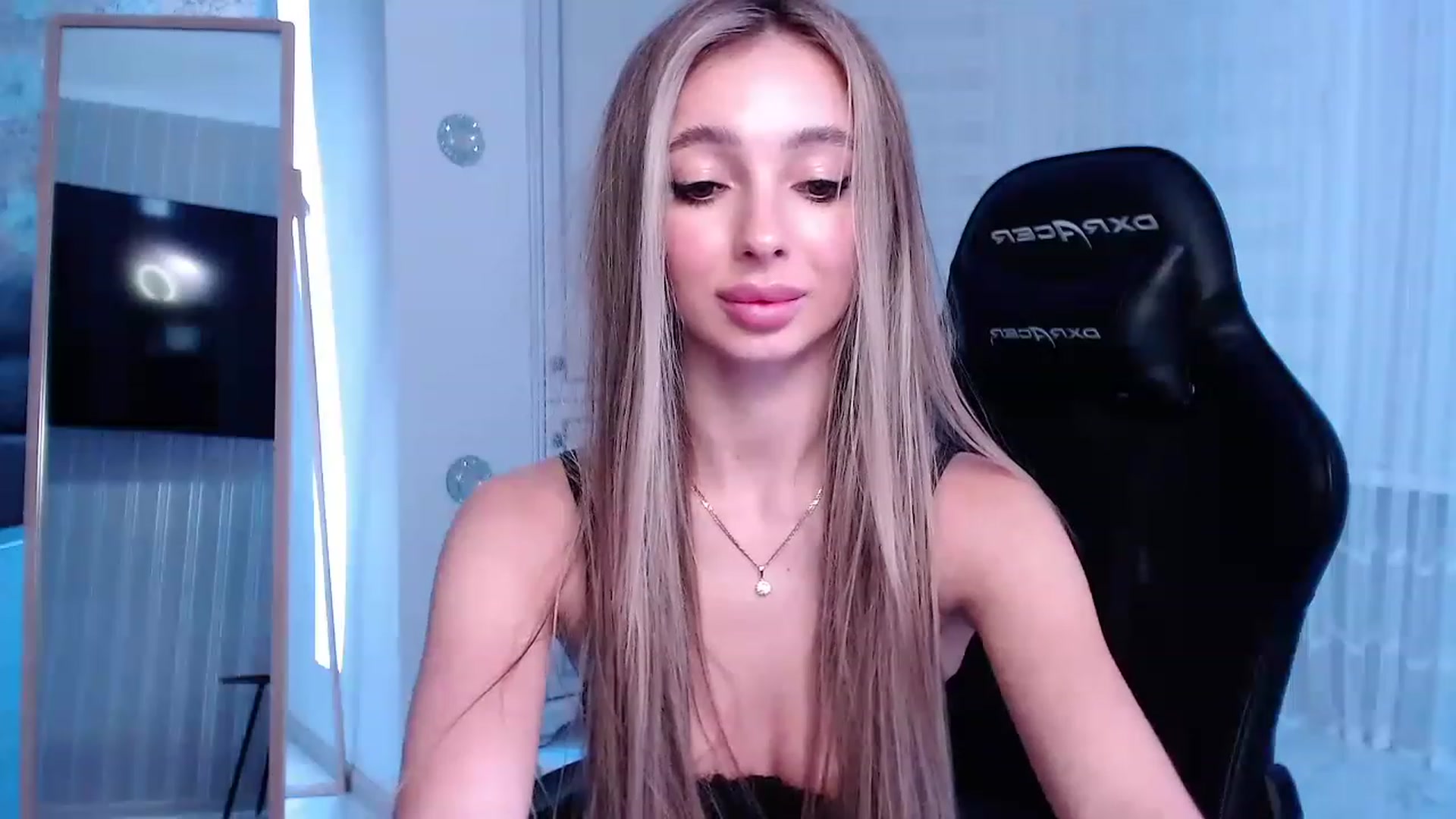 Gallery image thumbnail from AngelLove__'s myfreecams stream on, 02/07/2023, 24:32 image 10 of 20