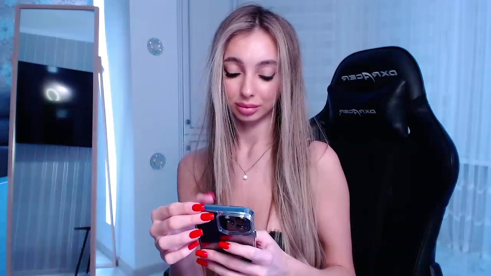 Gallery image thumbnail from AngelLove__'s myfreecams stream on, 02/07/2023, 24:32 image 18 of 20