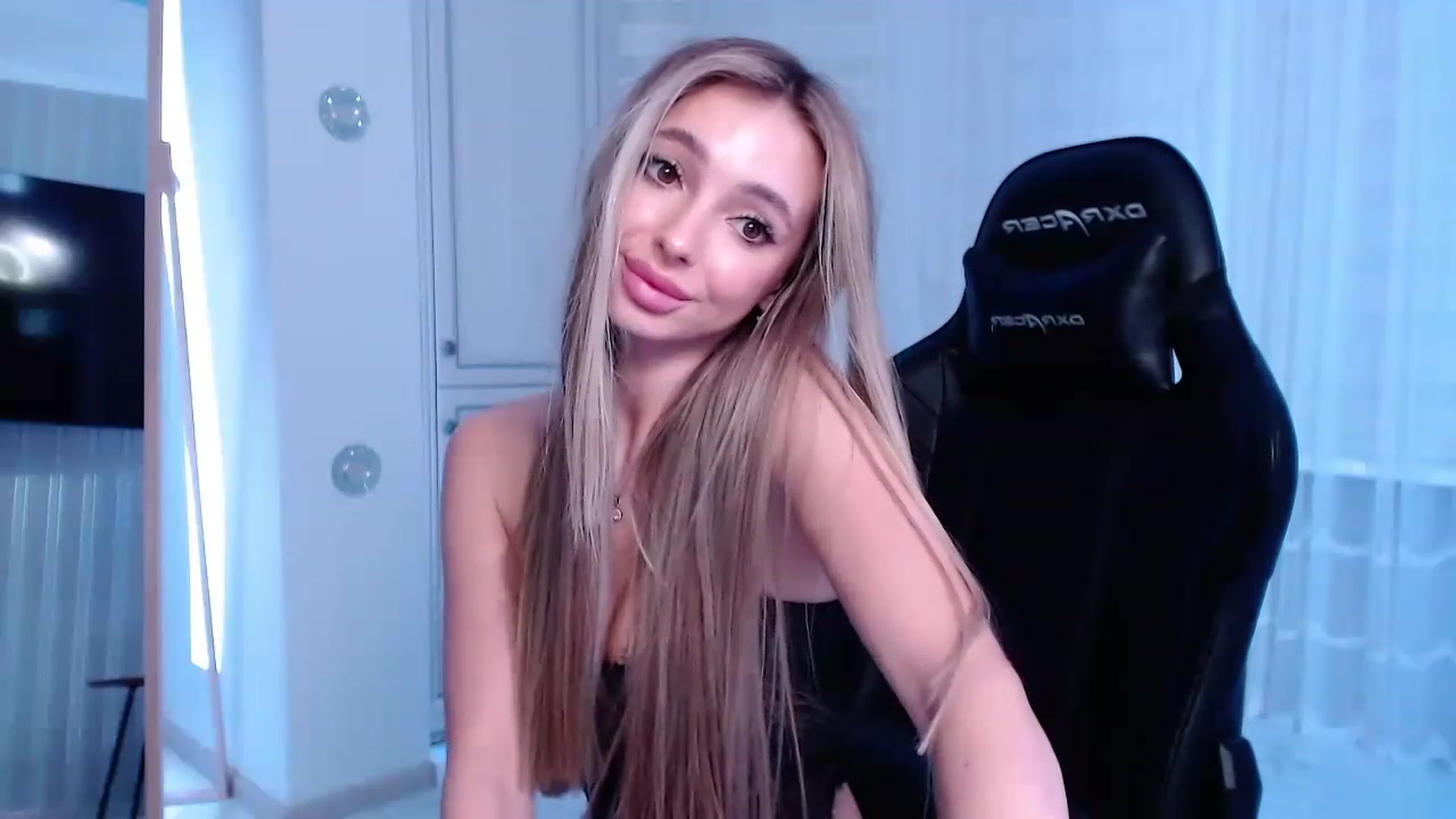 Gallery image thumbnail from AngelLove__'s myfreecams stream on, 02/07/2023, 01:32 image 10 of 20
