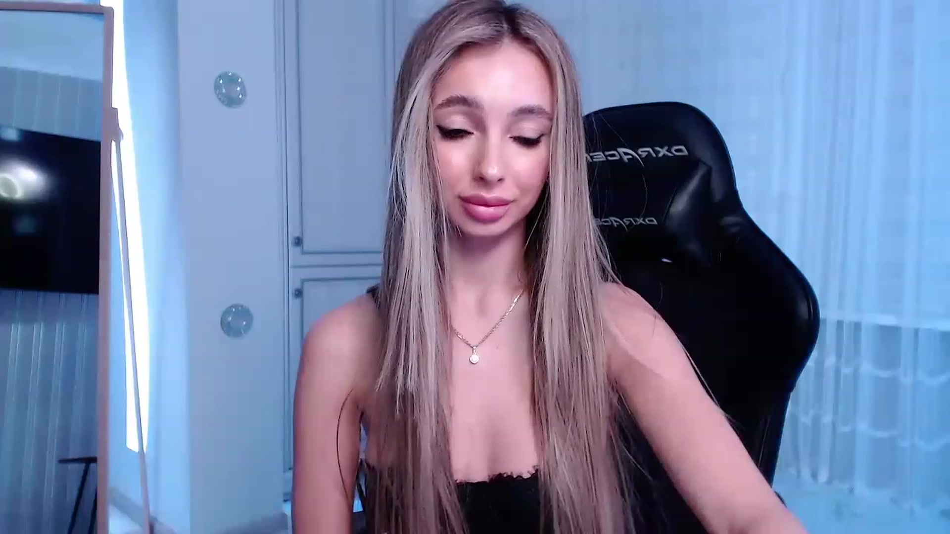 Gallery image thumbnail from AngelLove__'s myfreecams stream on, 02/07/2023, 01:32 image 1 of 20