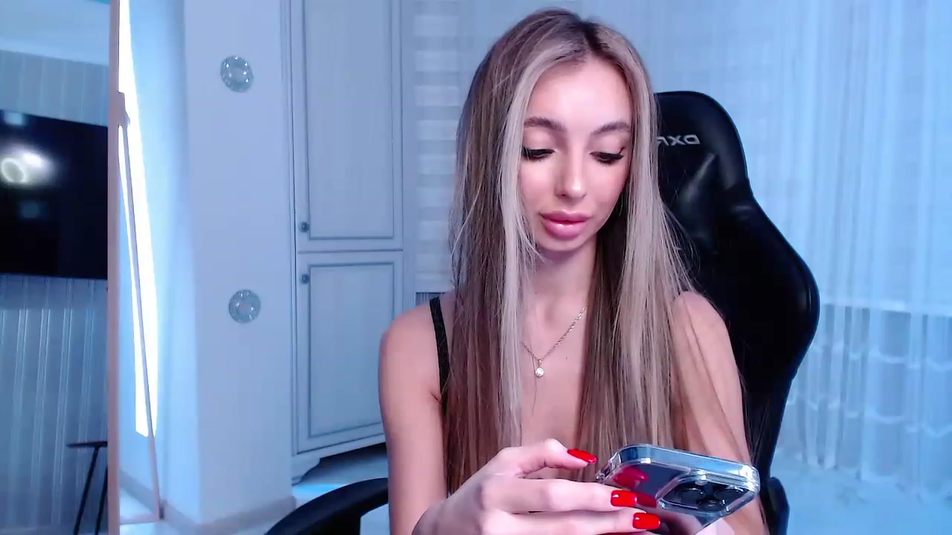 Gallery image thumbnail from AngelLove__'s myfreecams stream on, 02/07/2023, 01:32 image 18 of 20