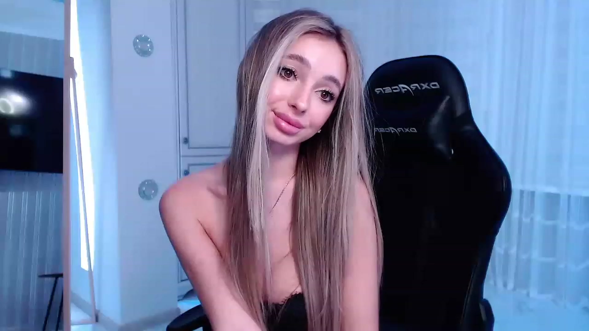 Gallery image thumbnail from AngelLove__'s myfreecams stream on, 02/07/2023, 01:32 image 13 of 20