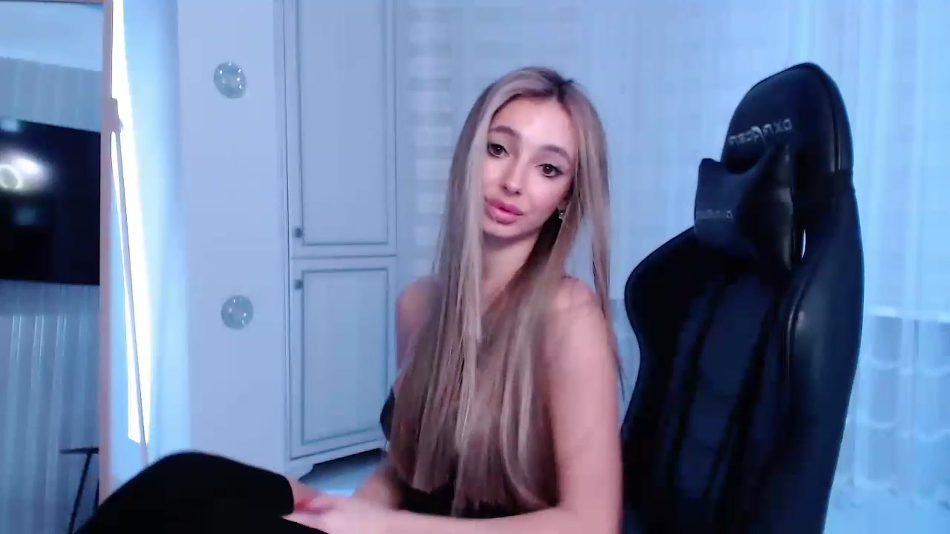 Gallery image thumbnail from AngelLove__'s myfreecams stream on, 02/07/2023, 01:32 image 5 of 20