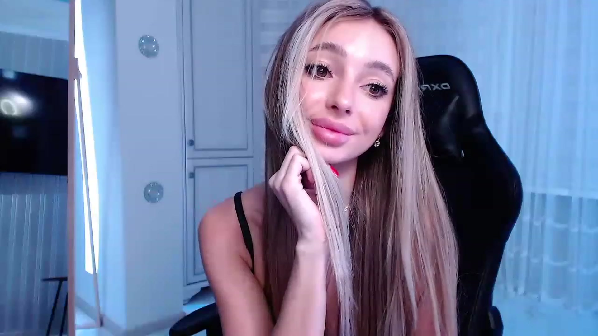 Gallery image thumbnail from AngelLove__'s myfreecams stream on, 02/07/2023, 01:32 image 17 of 20
