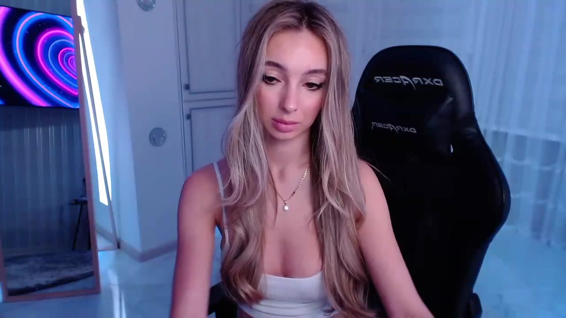 Gallery image thumbnail from AngelLove__'s myfreecams stream on, 02/12/2023, 21:32 image 17 of 20