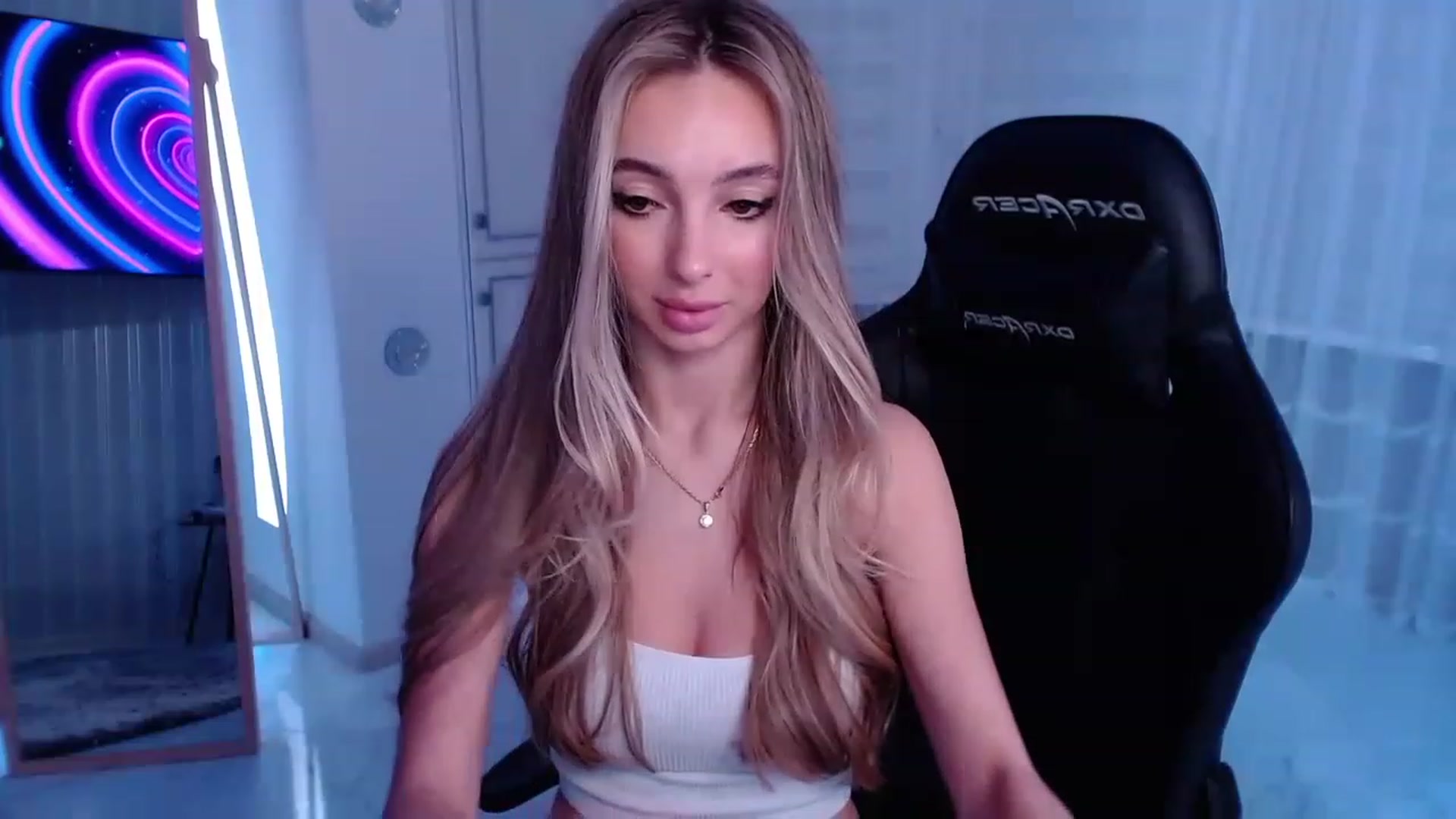 Gallery image thumbnail from AngelLove__'s myfreecams stream on, 02/12/2023, 21:32 image 14 of 20