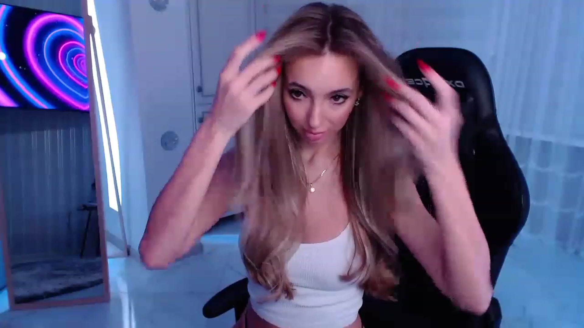 Gallery image thumbnail from AngelLove__'s myfreecams stream on, 02/12/2023, 21:32 image 1 of 20